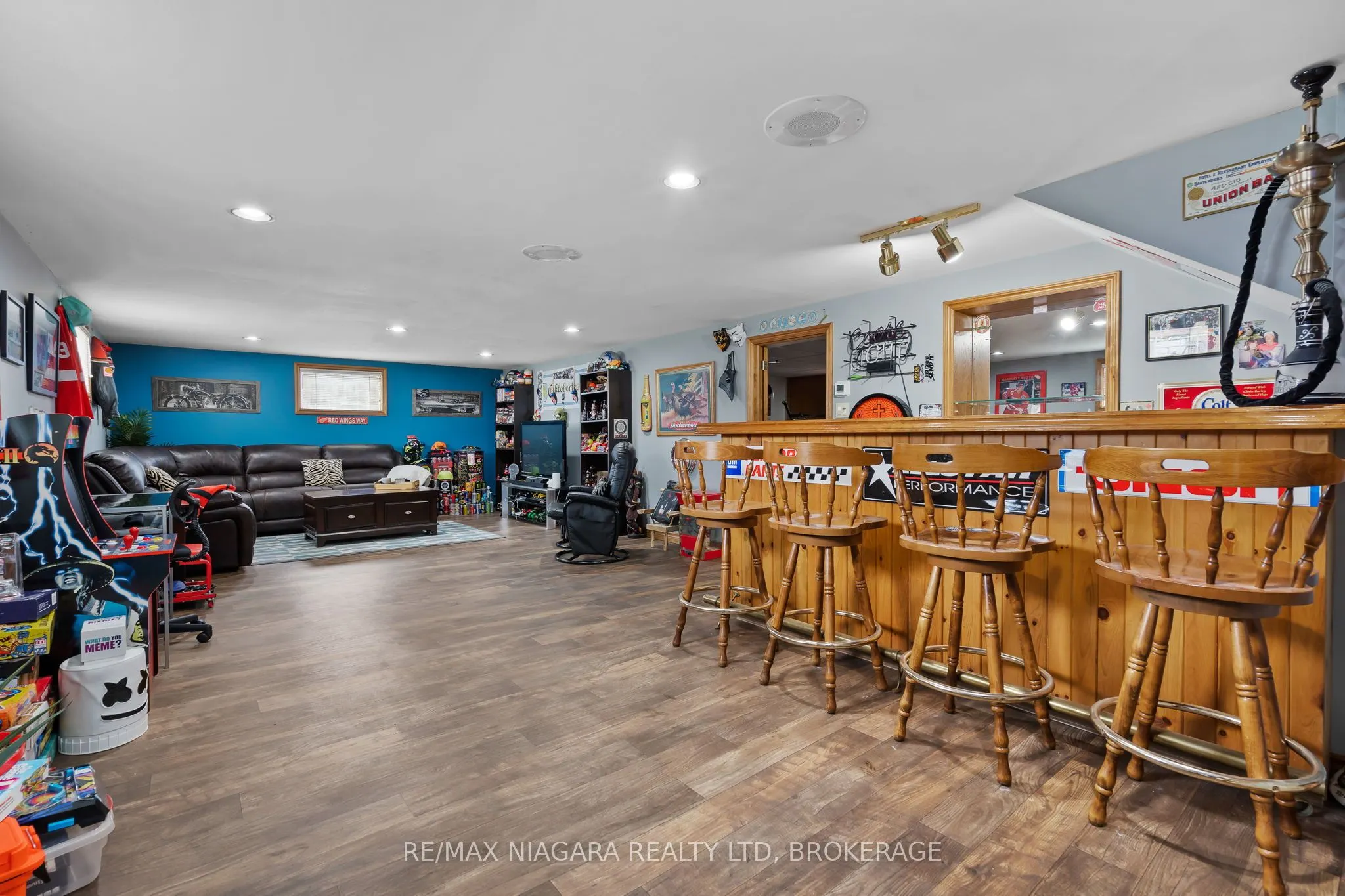 506 Main Street W