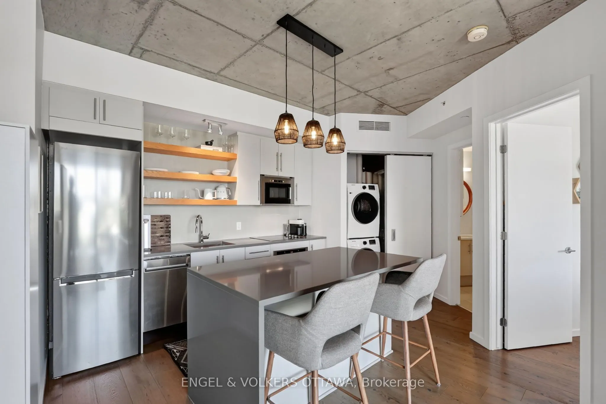 1000 Wellington Street W #403