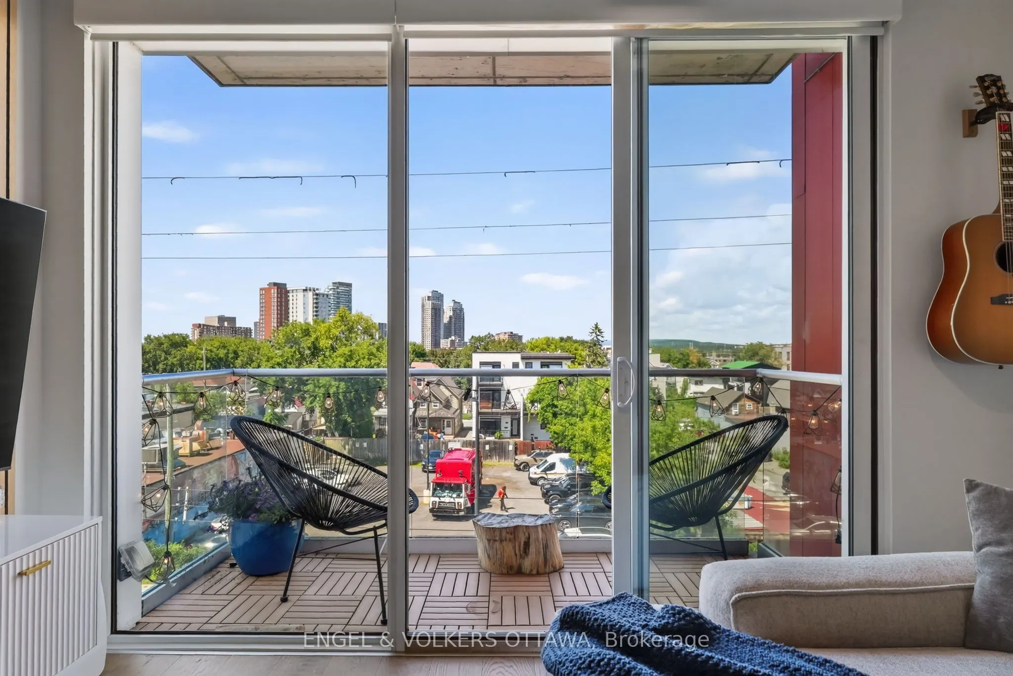 1000 Wellington Street W #403