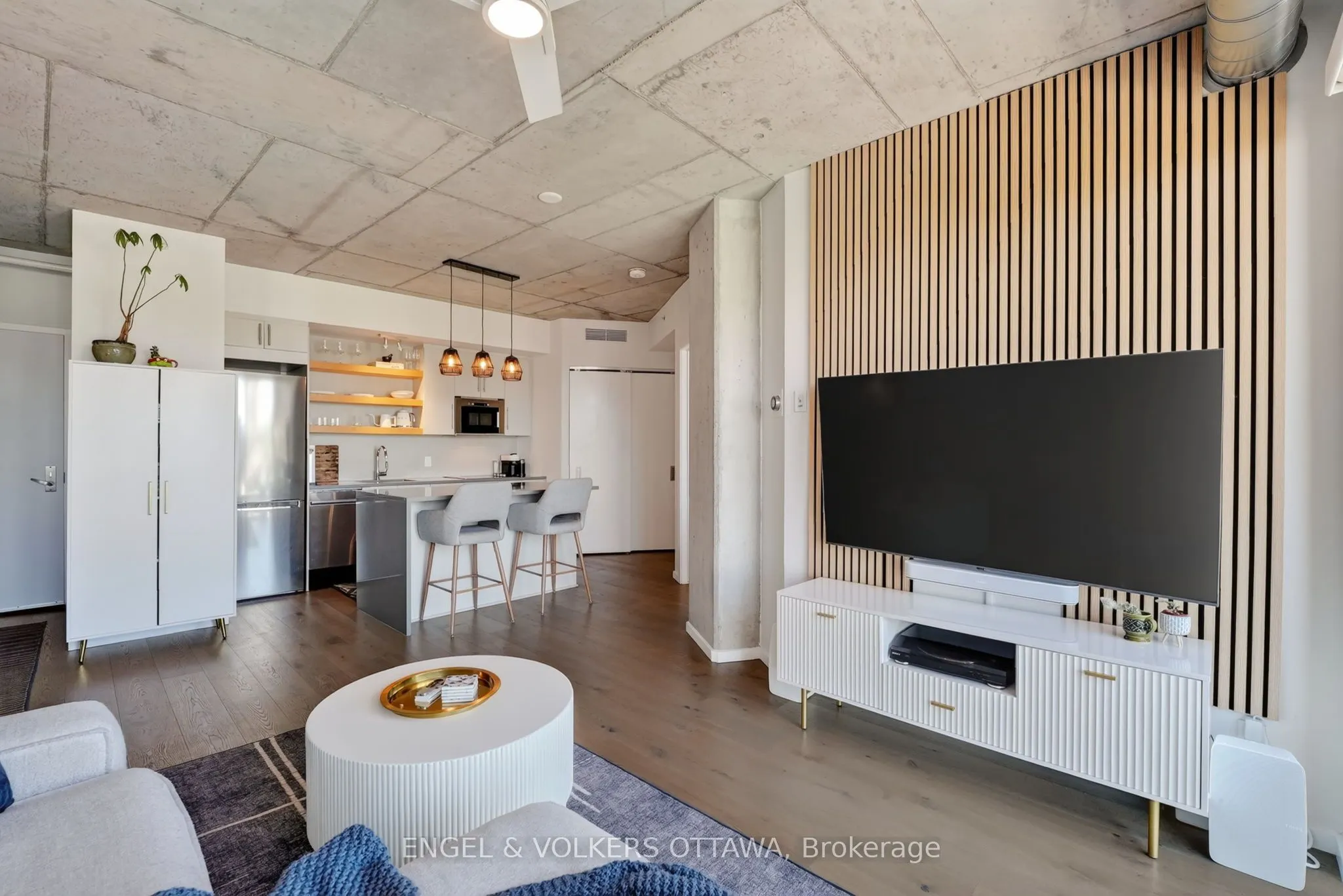 1000 Wellington Street W #403