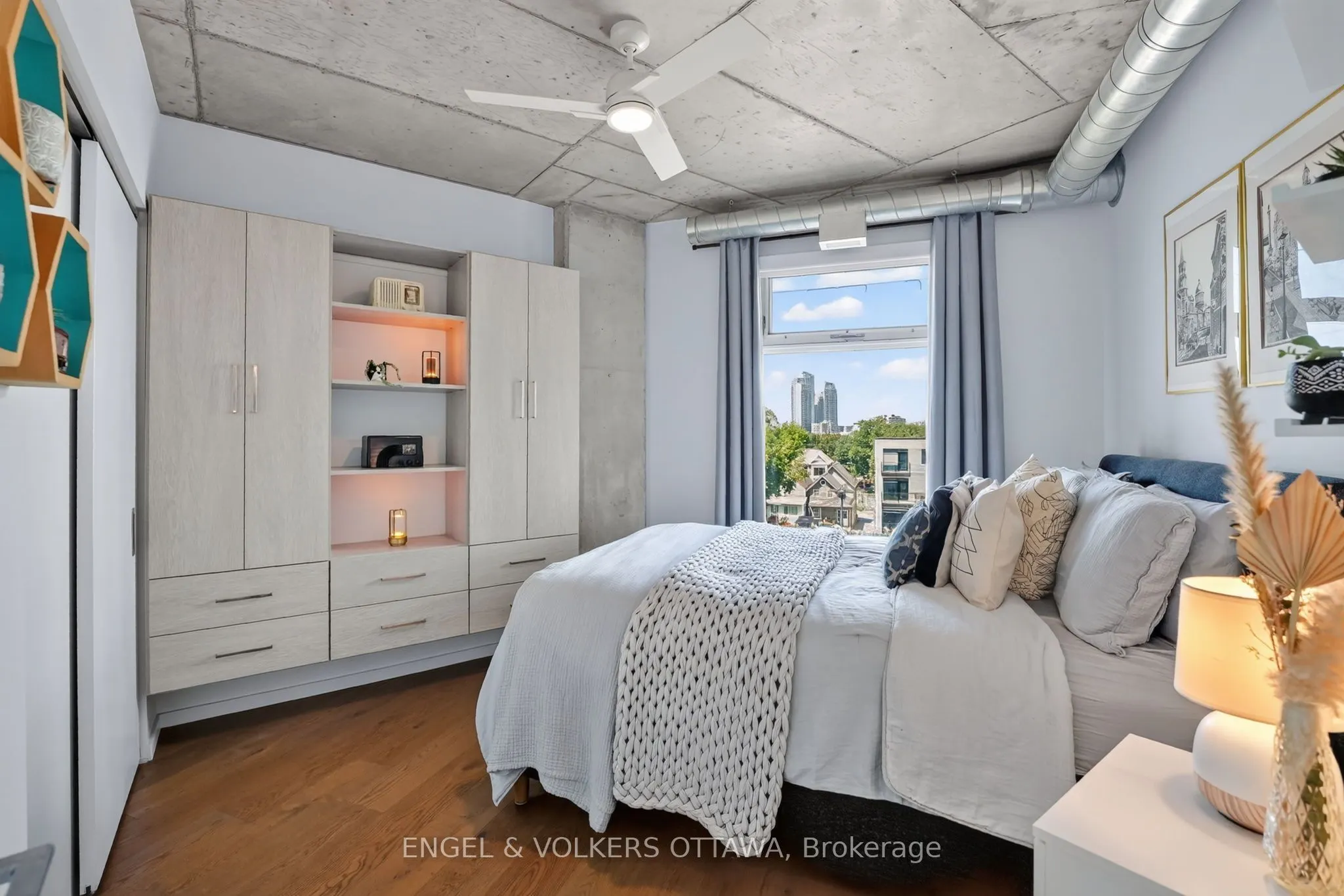 1000 Wellington Street W #403