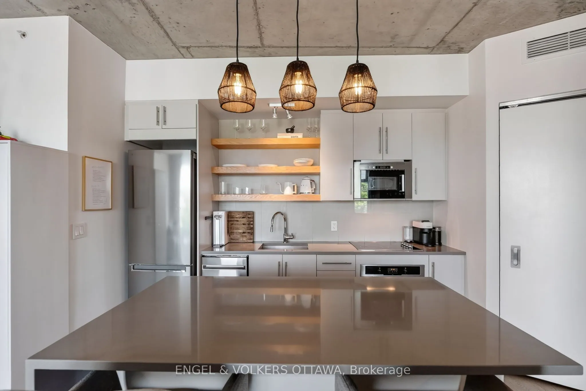1000 Wellington Street W #403