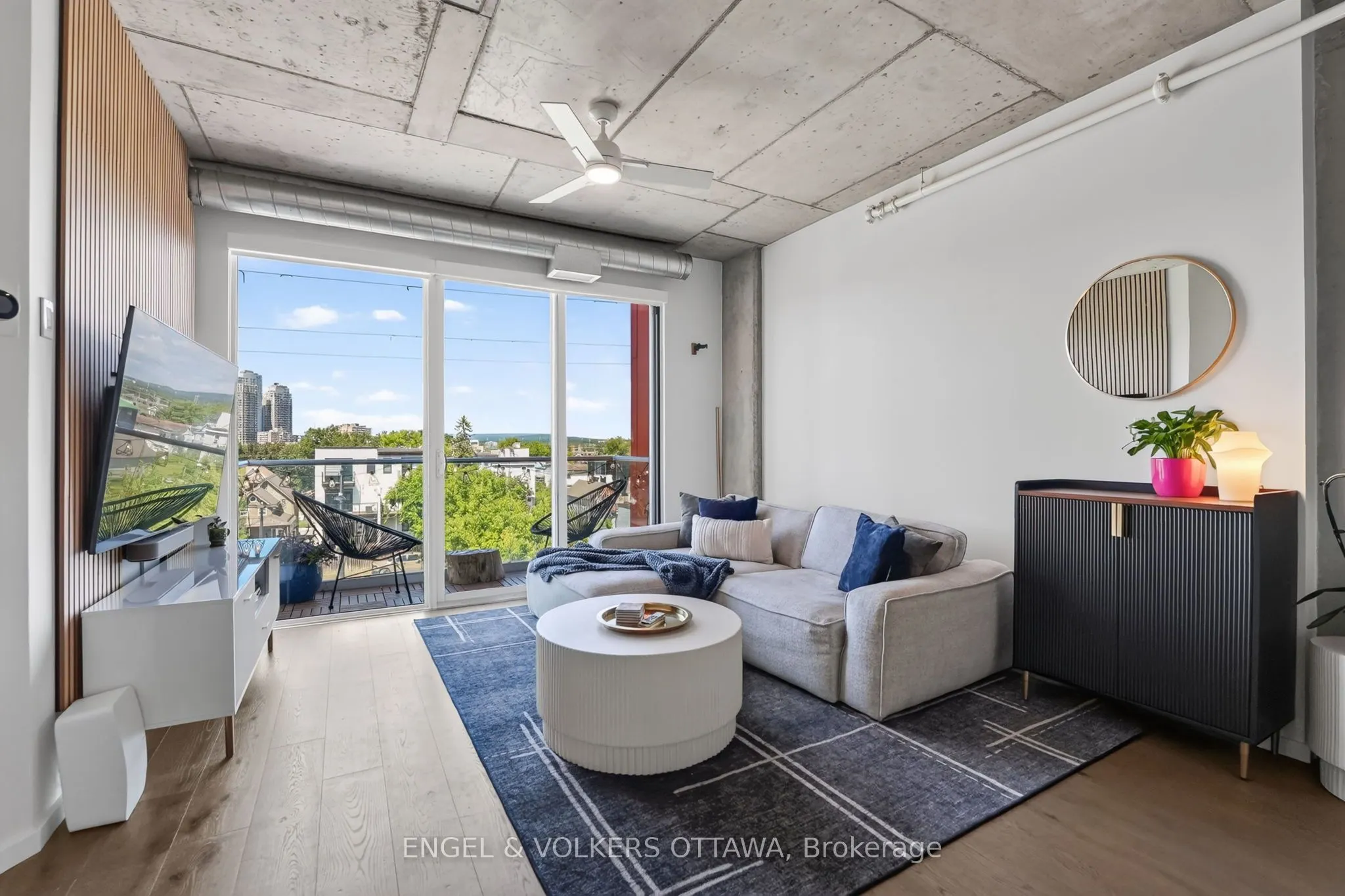 1000 Wellington Street W #403