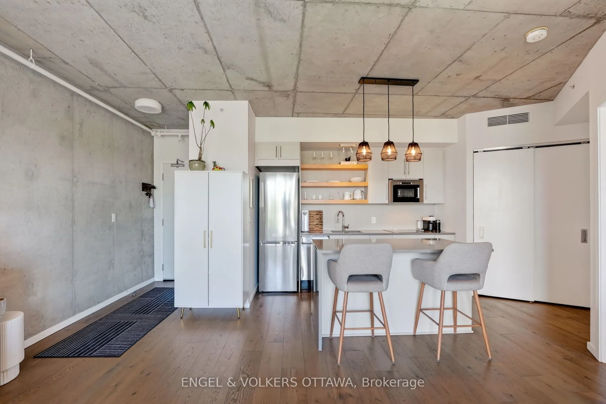 1000 Wellington Street W #403