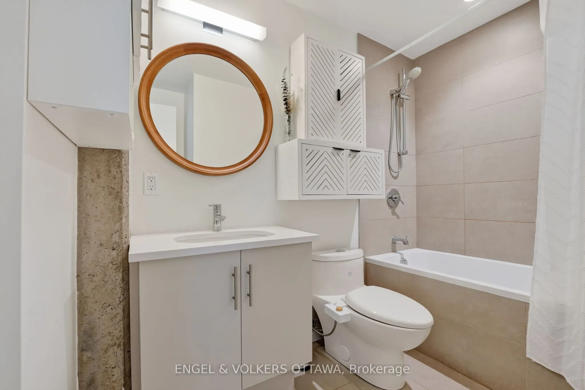 1000 Wellington Street W #403