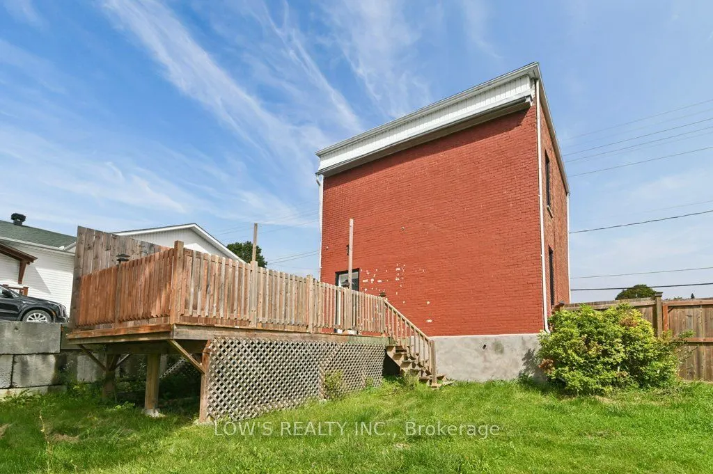 218 Main Street E