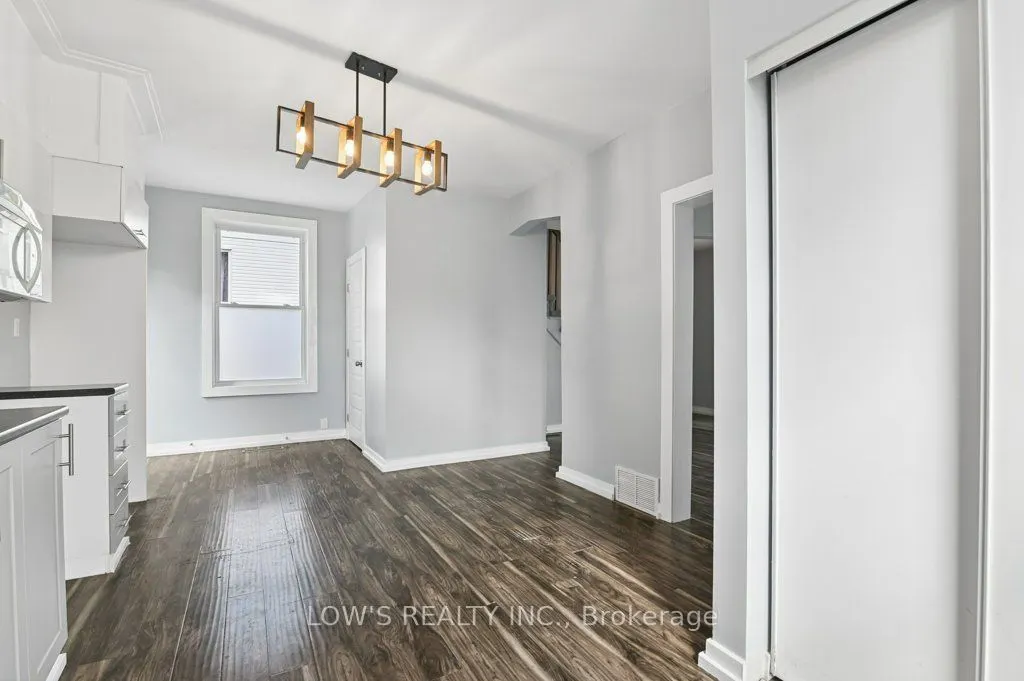 218 Main Street E