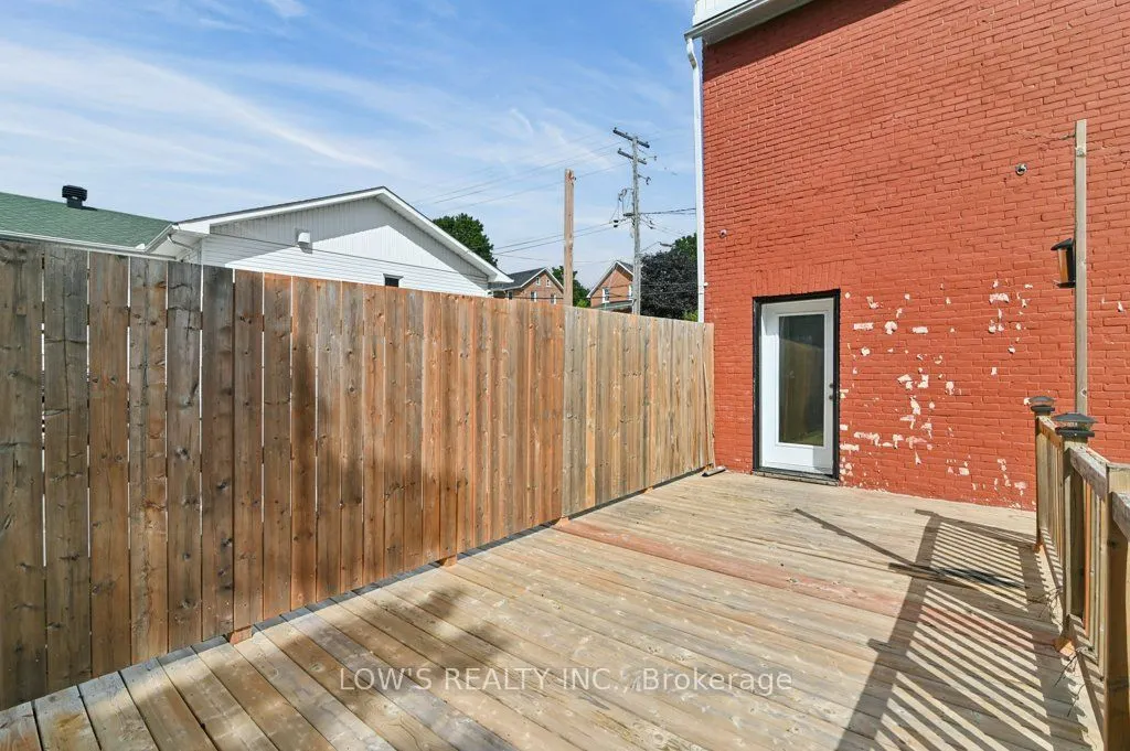 218 Main Street E