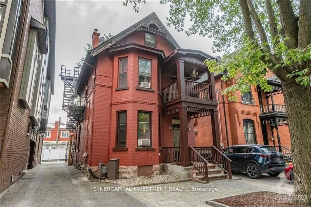 466 MACLAREN Street