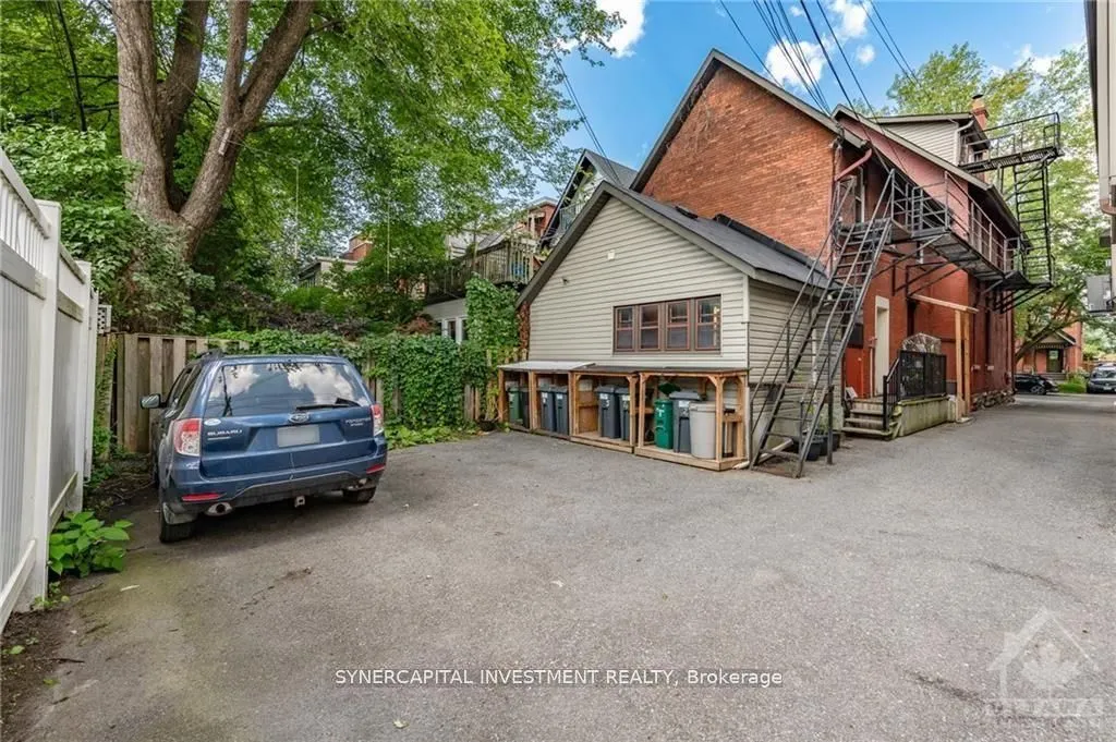 466 MACLAREN Street