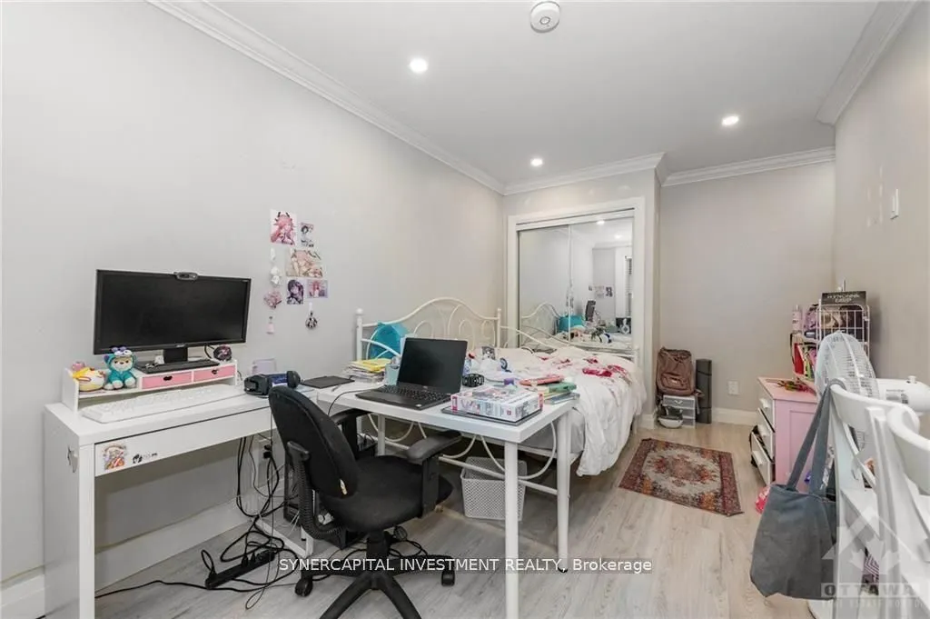 466 MACLAREN Street