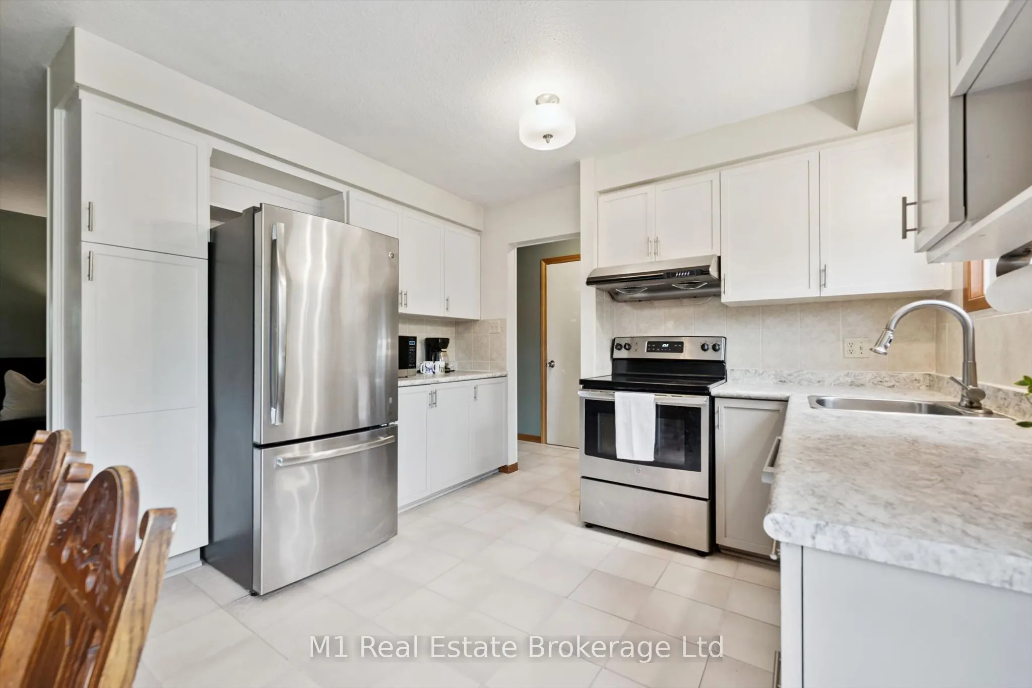 216 Parkside Drive E