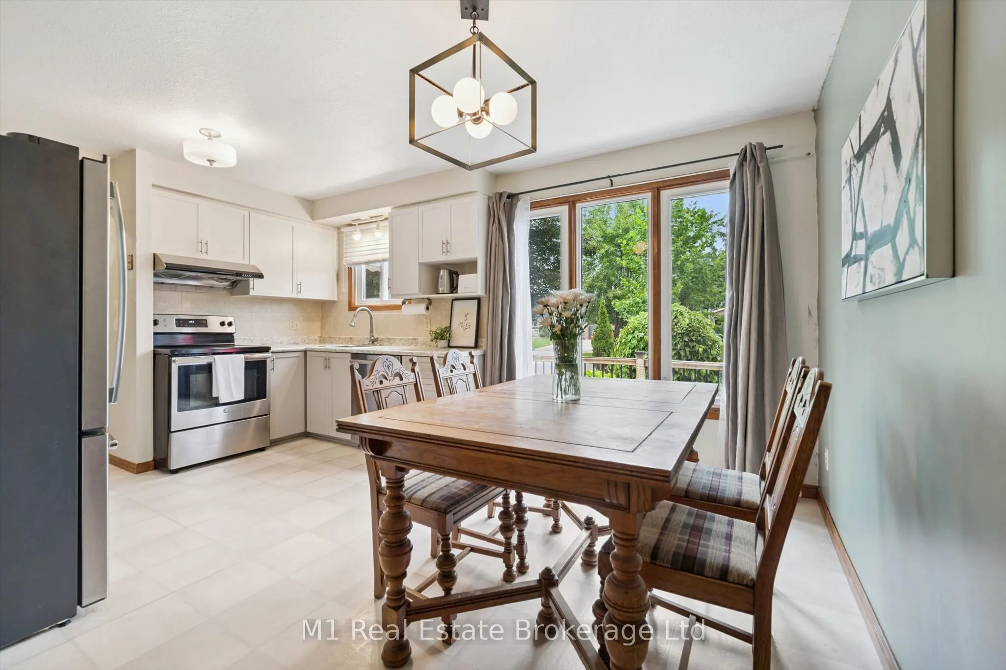 216 Parkside Drive E