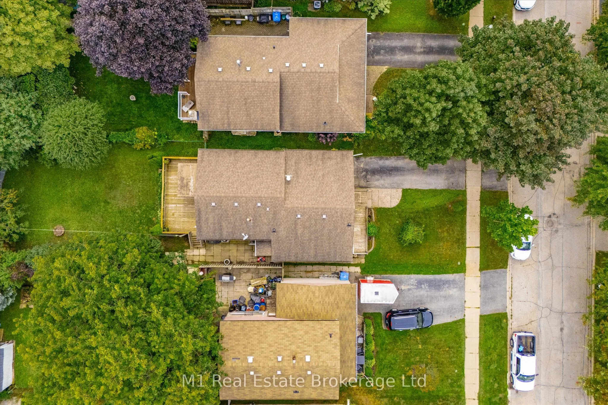 216 Parkside Drive E