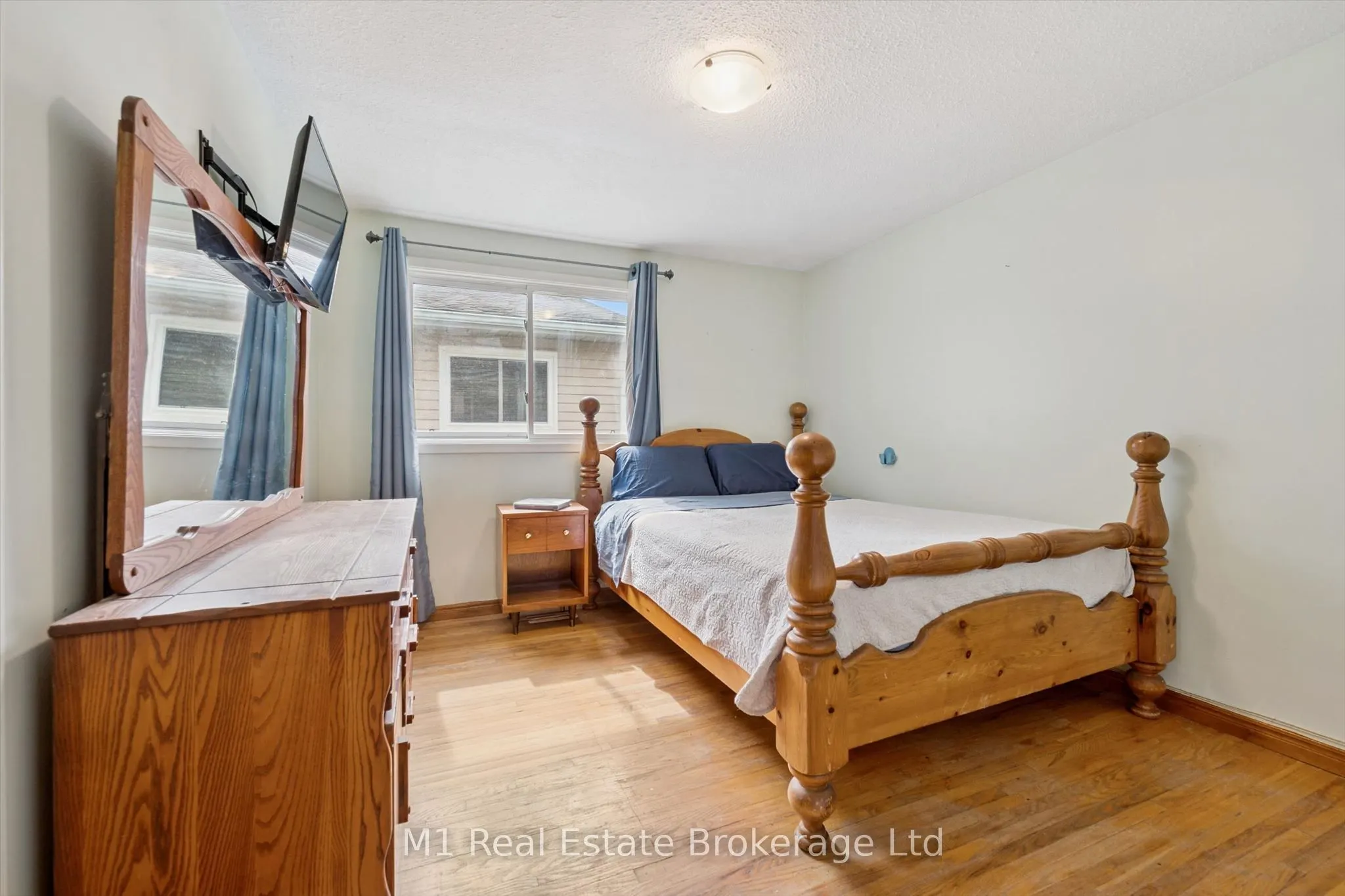 216 Parkside Drive E