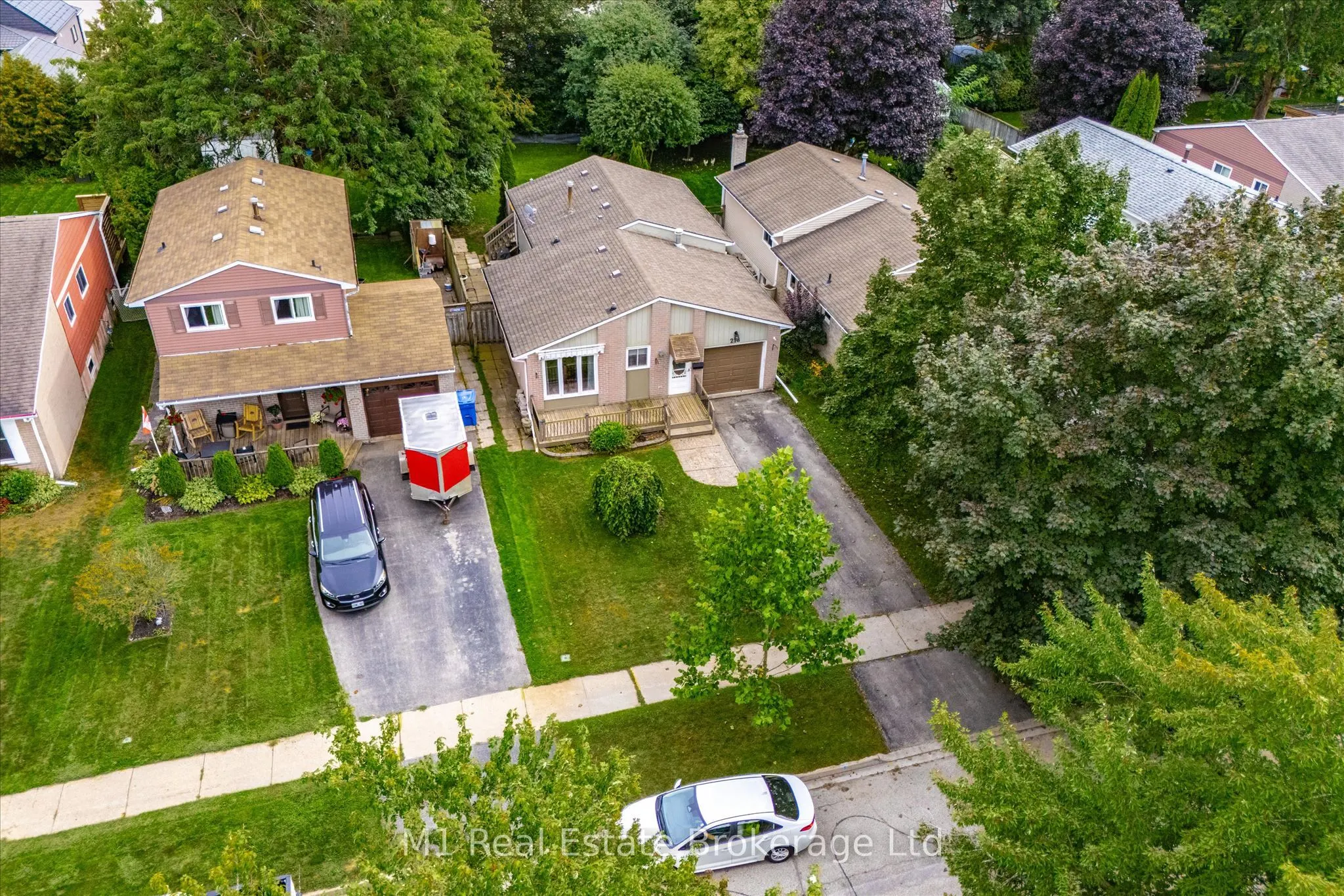 216 Parkside Drive E