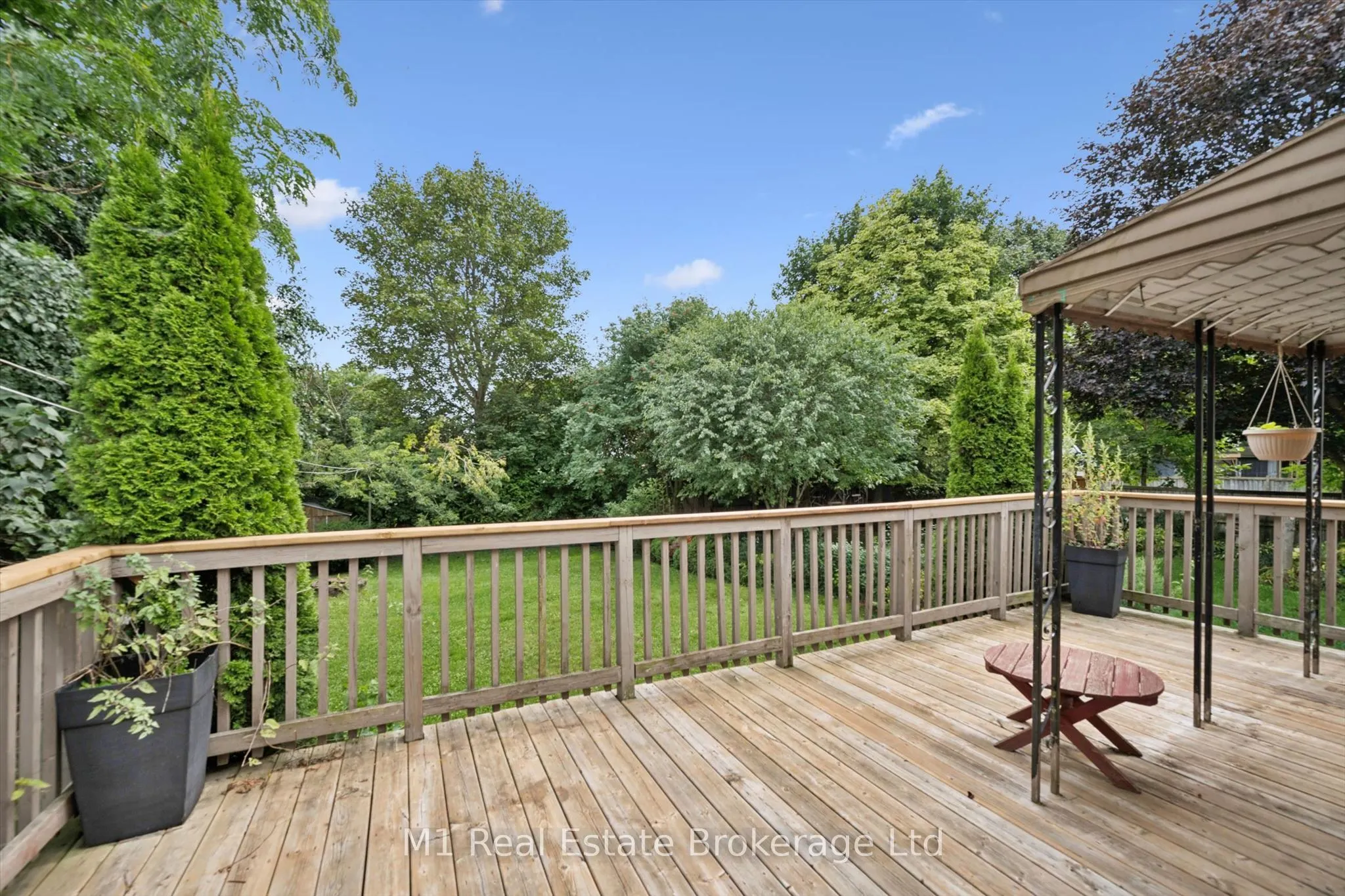 216 Parkside Drive E