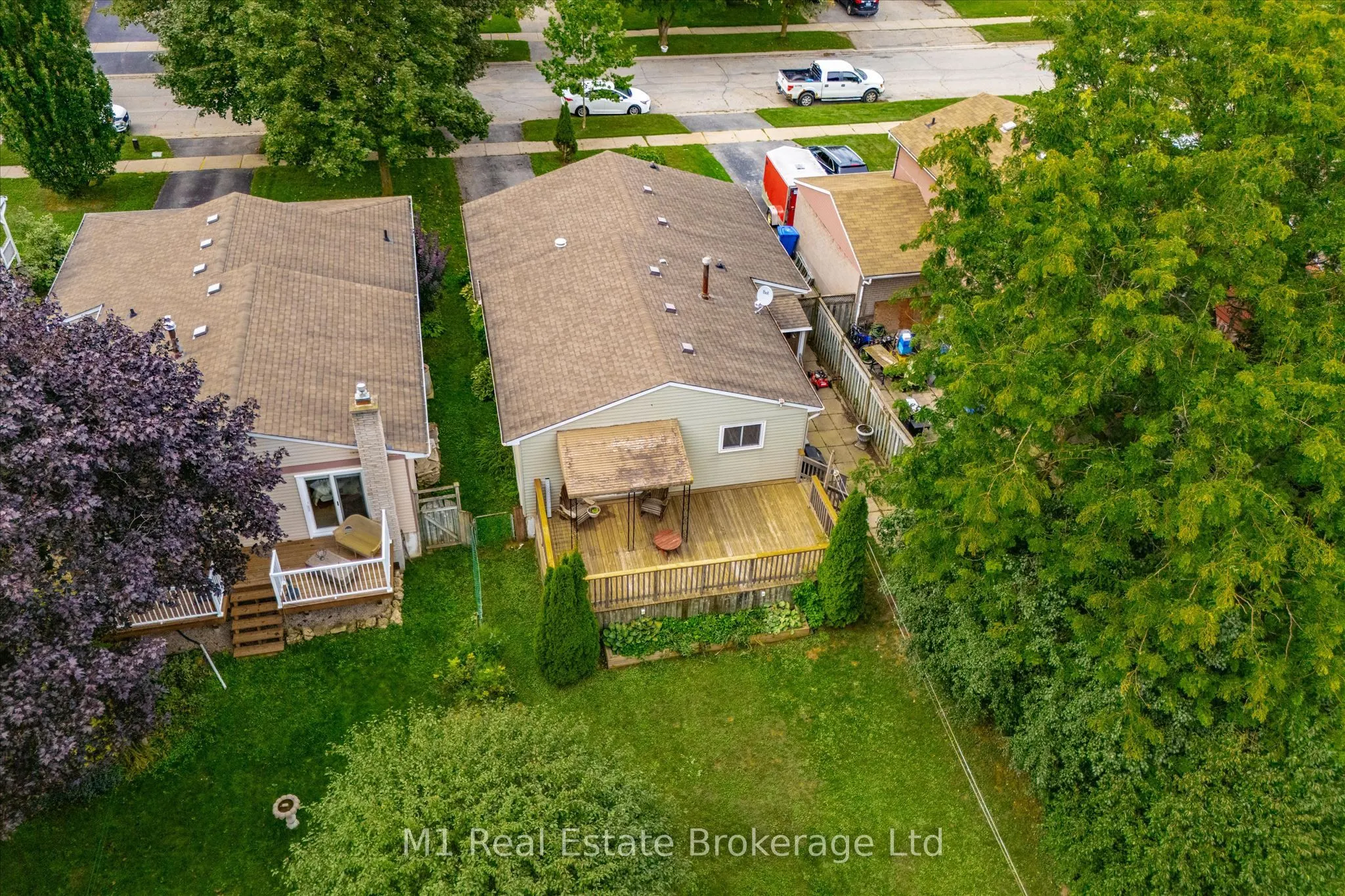 216 Parkside Drive E