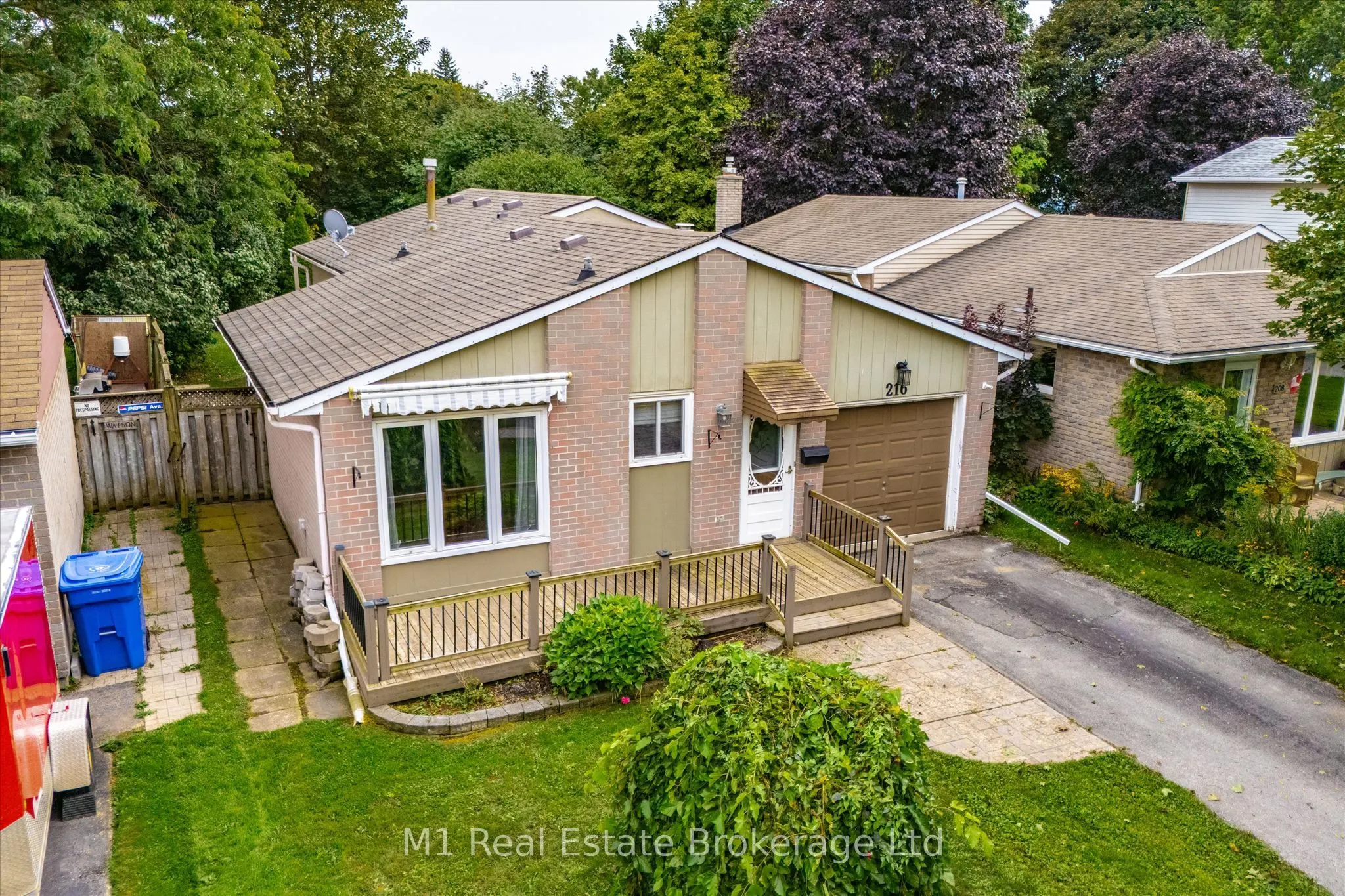 216 Parkside Drive E