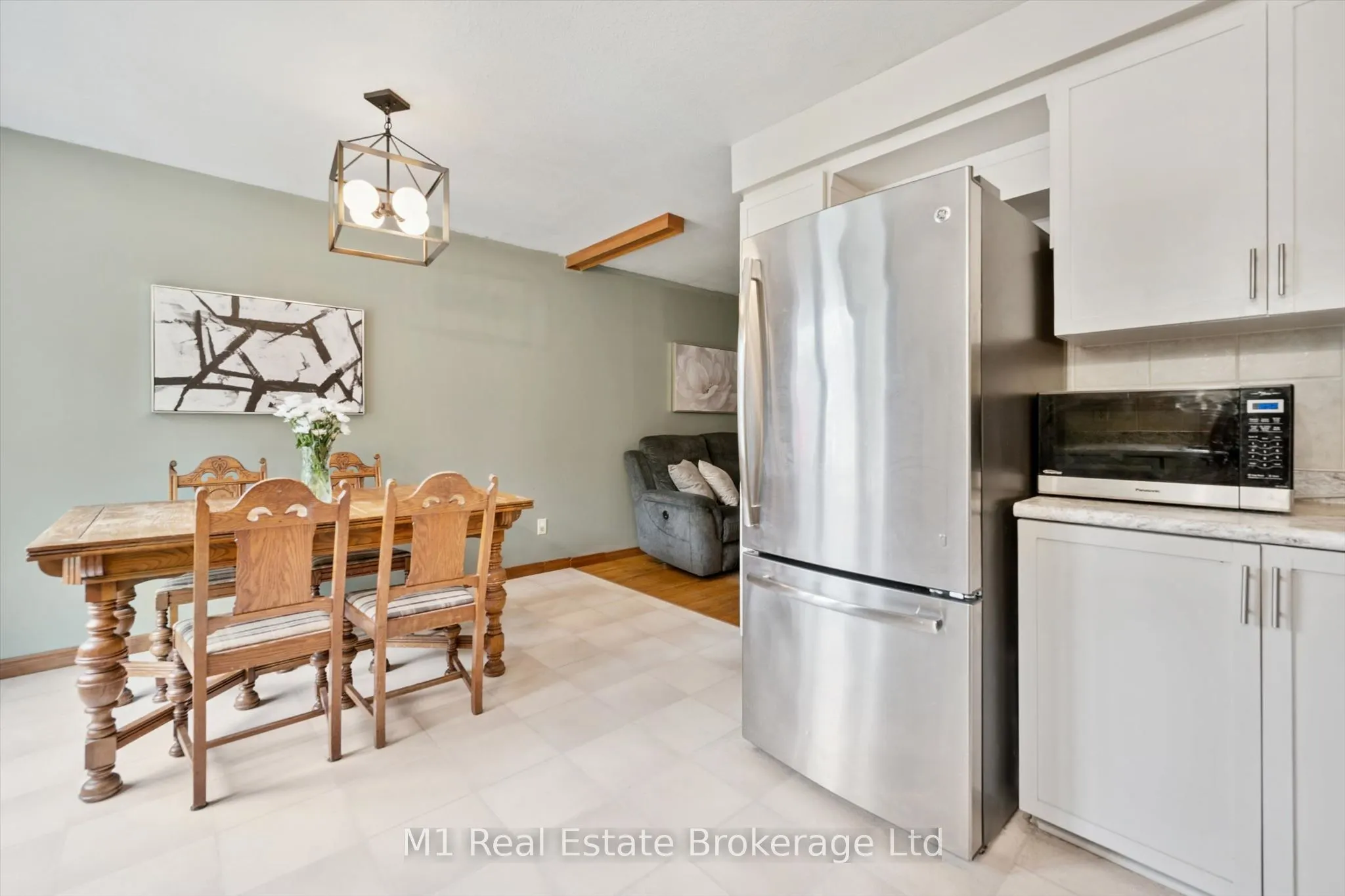 216 Parkside Drive E