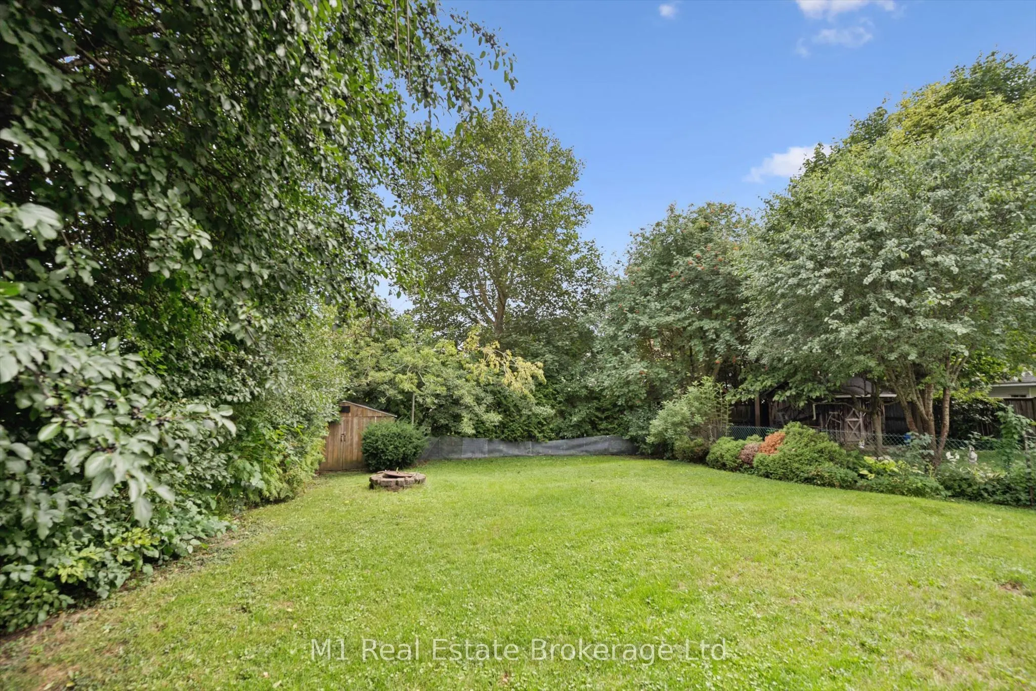 216 Parkside Drive E