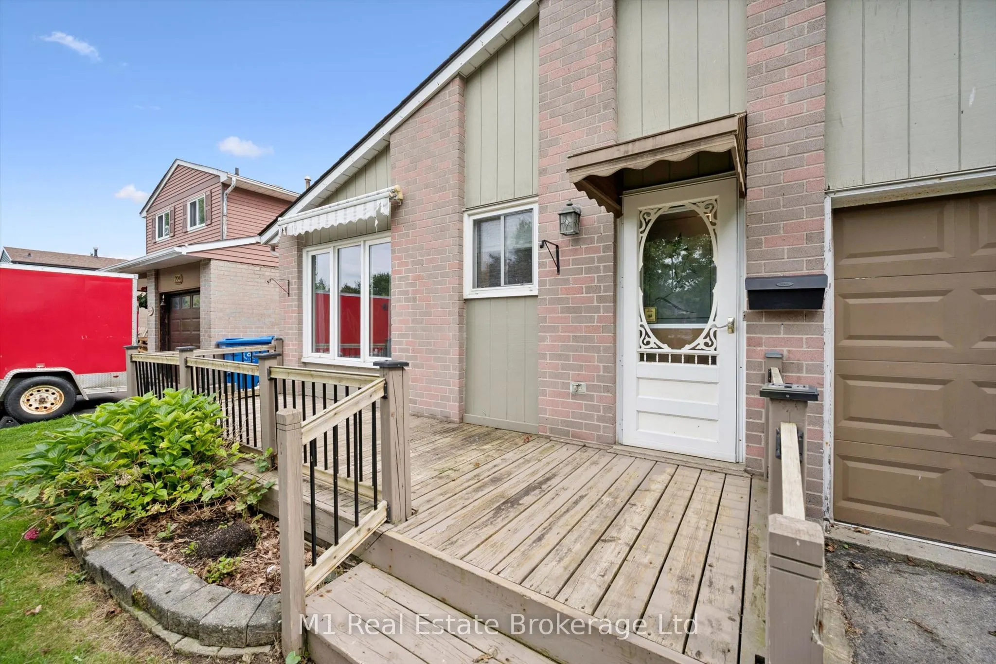 216 Parkside Drive E