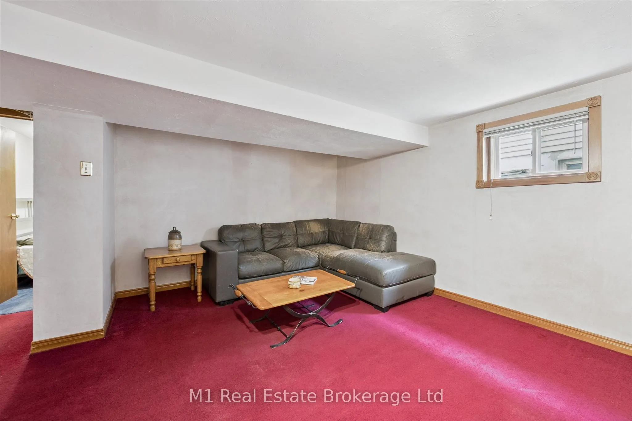 216 Parkside Drive E