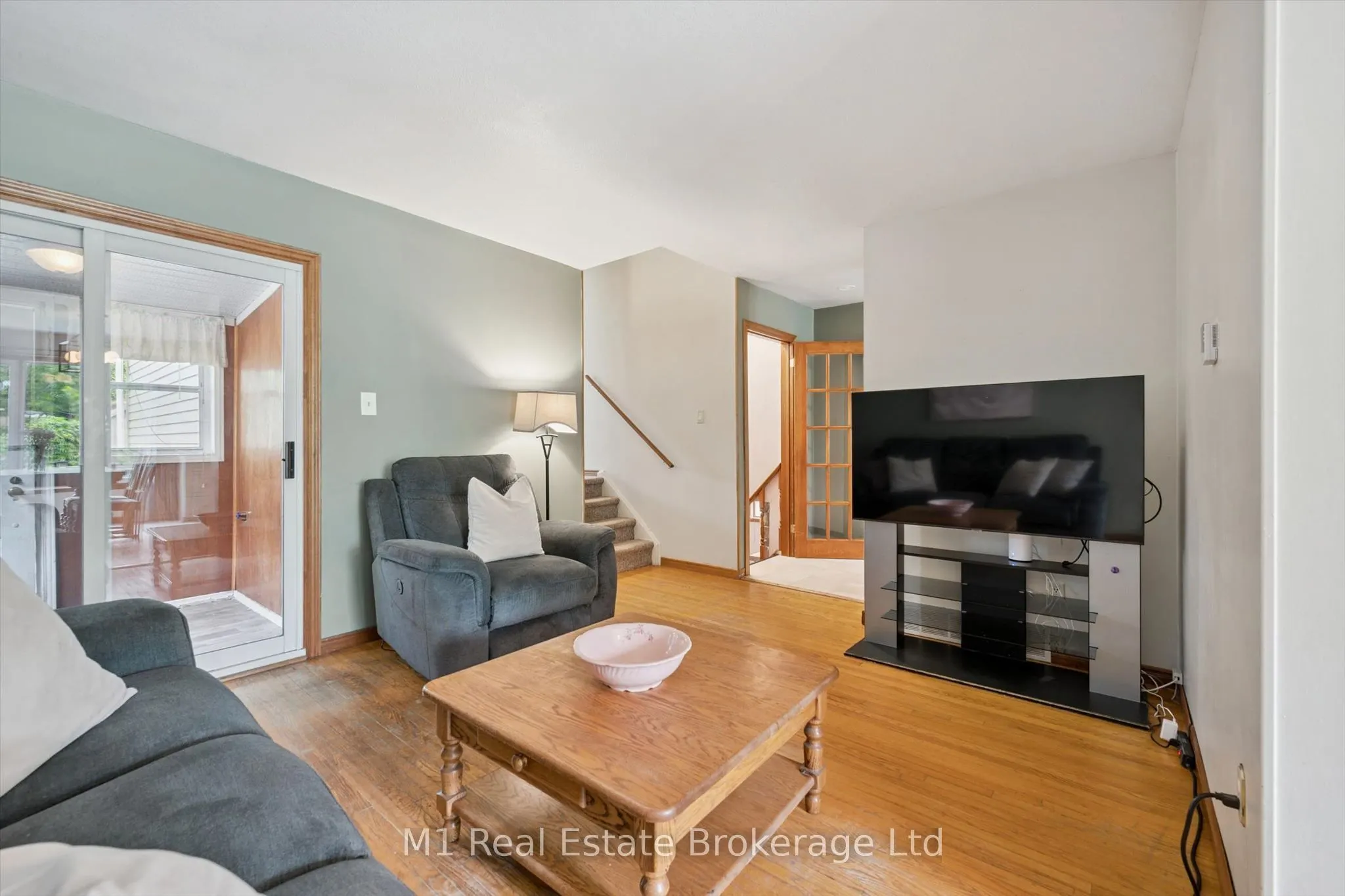216 Parkside Drive E