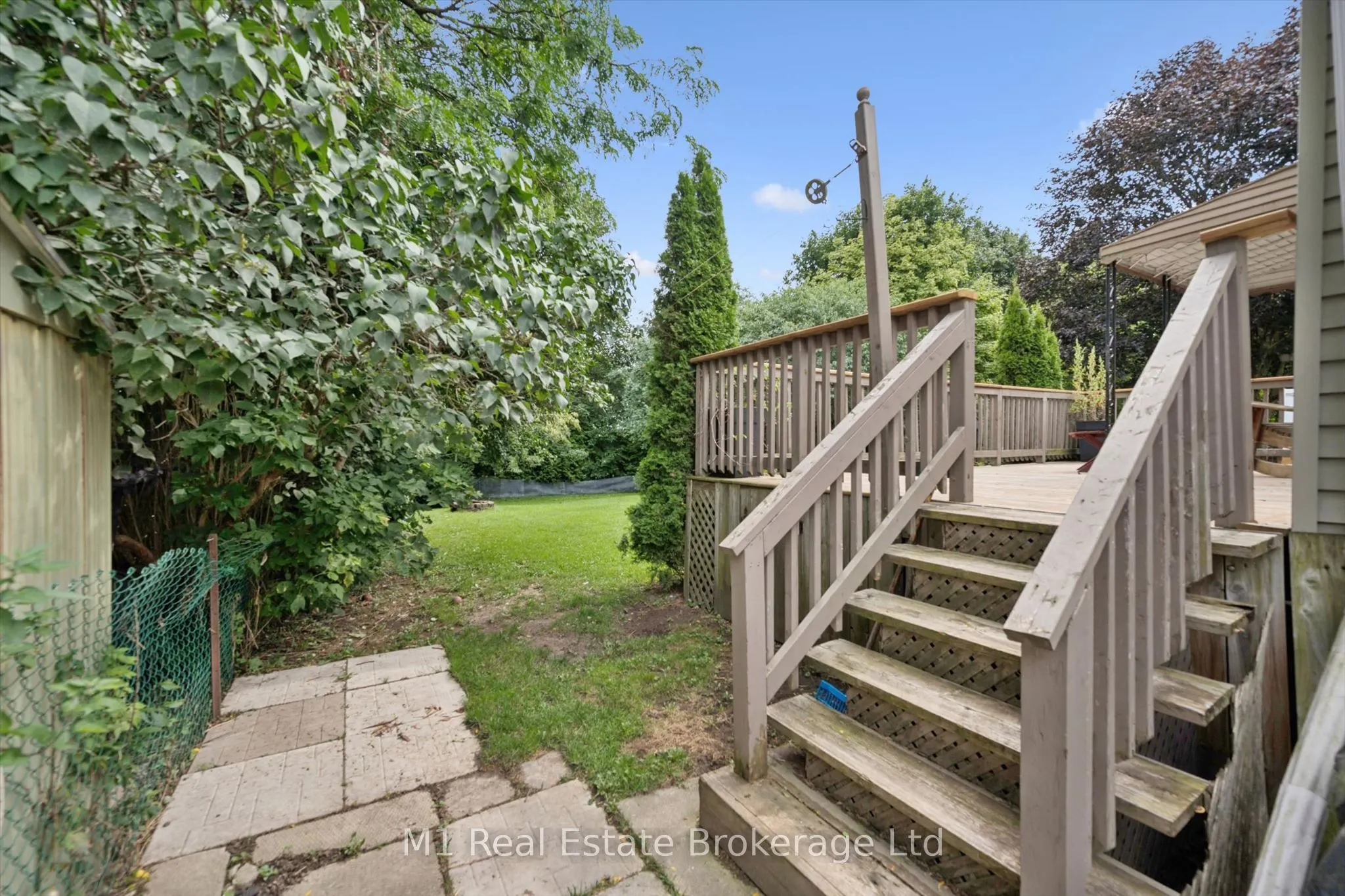 216 Parkside Drive E