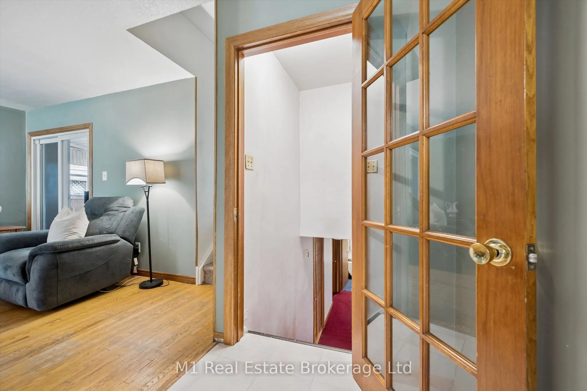 216 Parkside Drive E