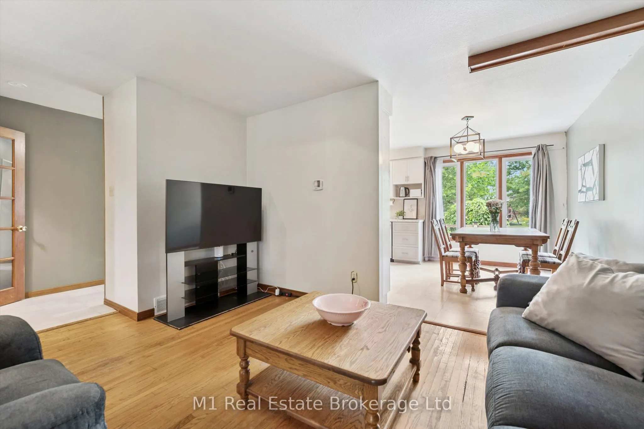 216 Parkside Drive E