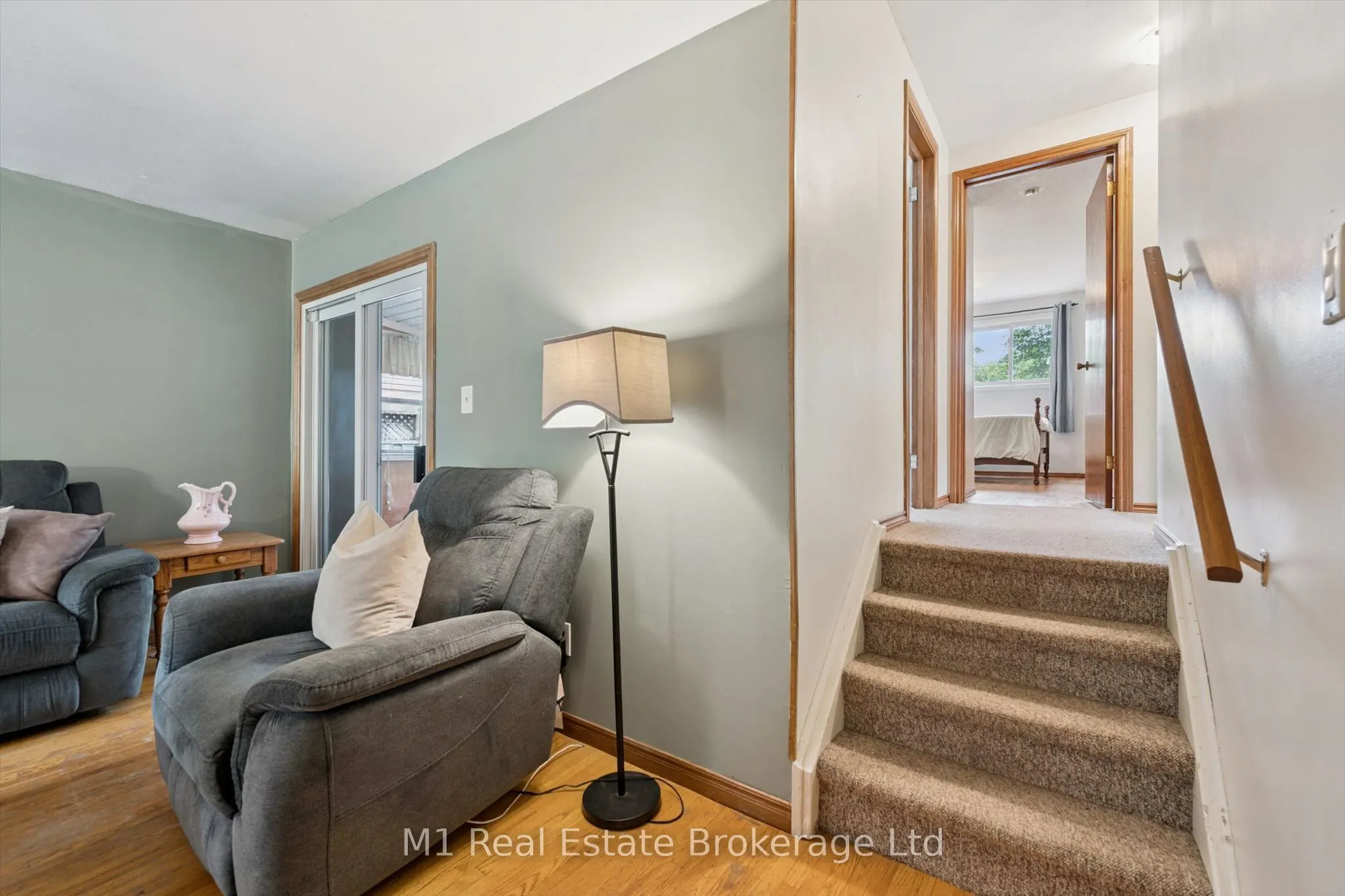 216 Parkside Drive E