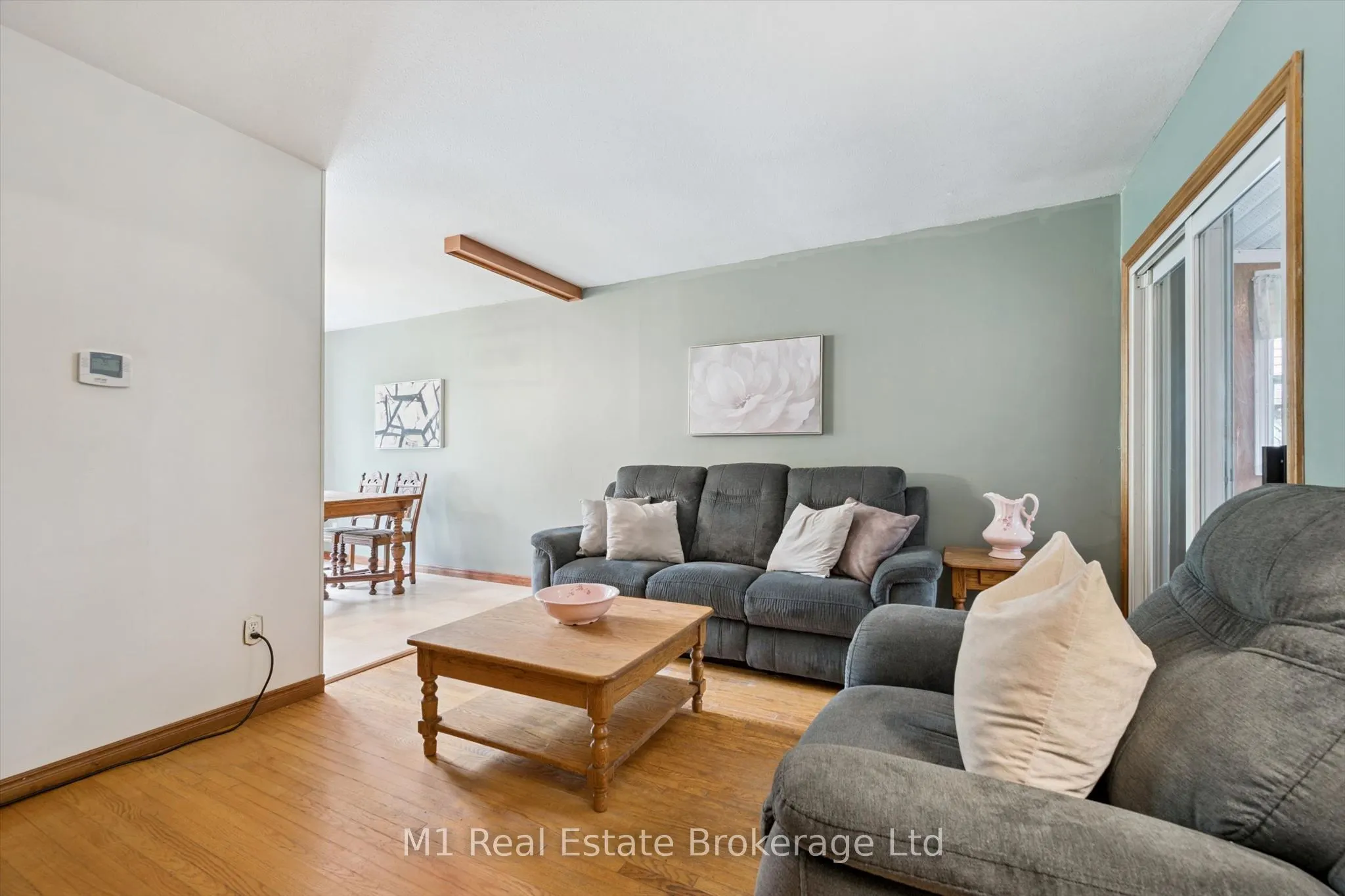 216 Parkside Drive E