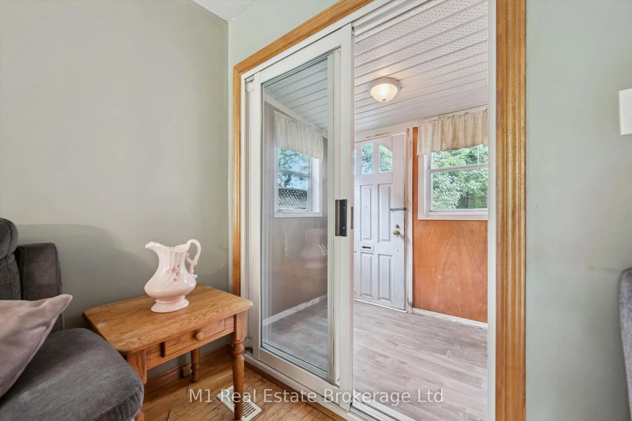 216 Parkside Drive E