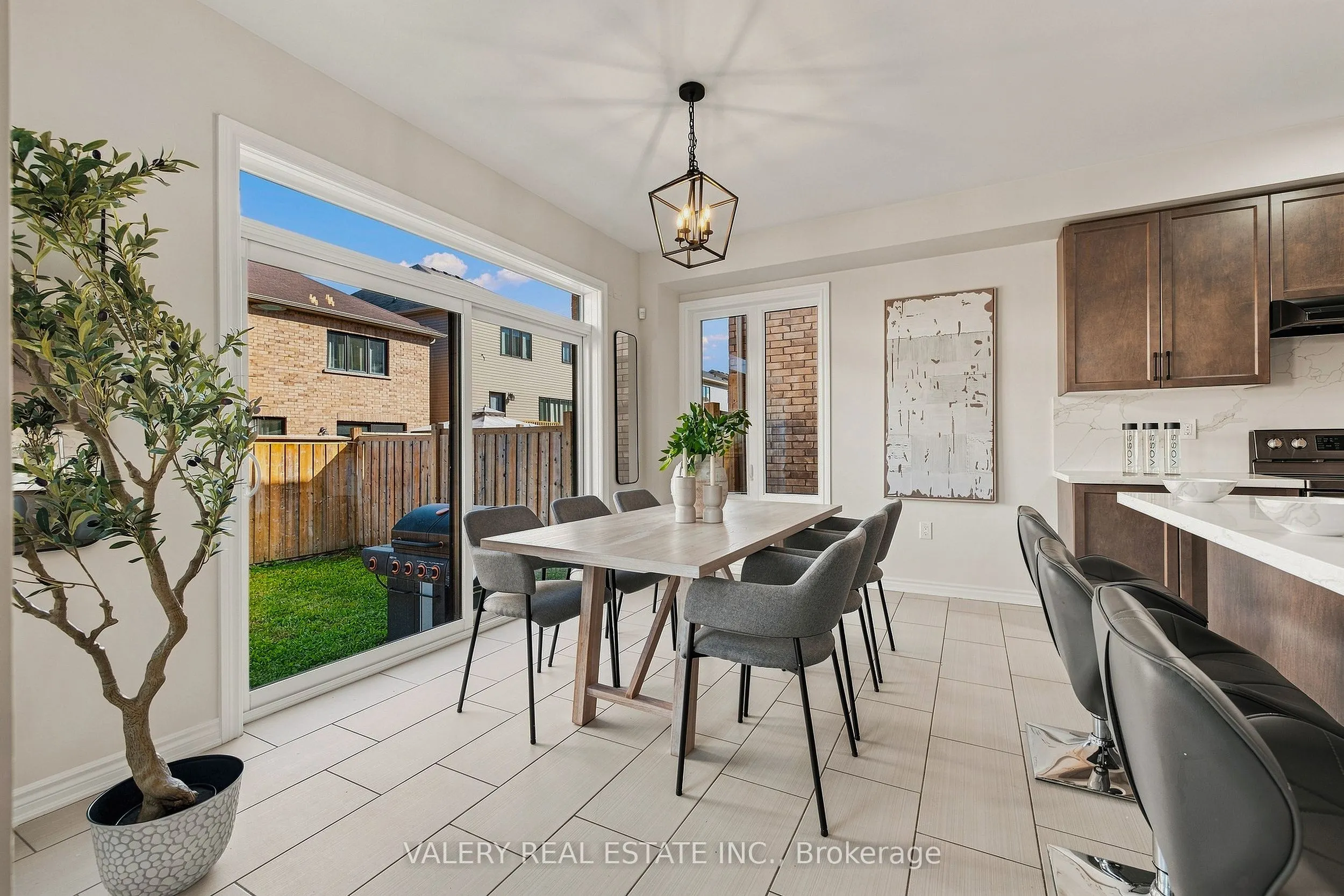 32 Montrose Avenue