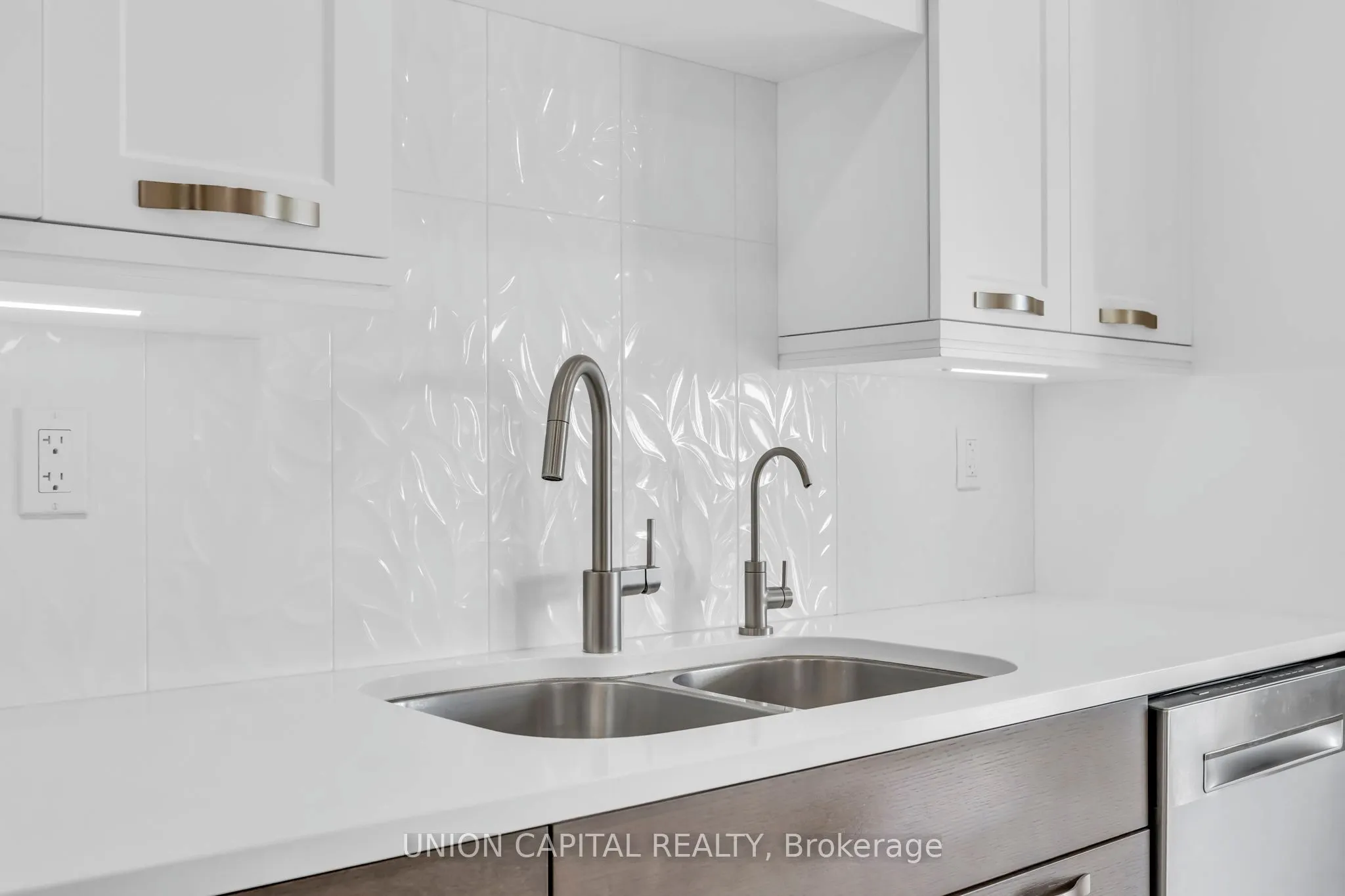 265 Westcourt Place #502
