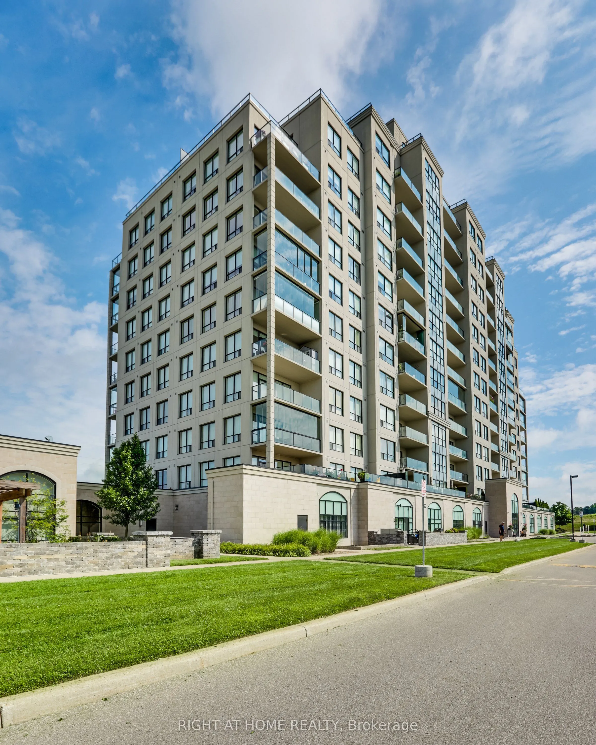 240 Villagewalk Boulevard #212