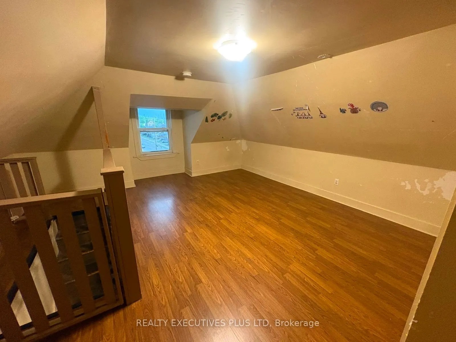 106 Fourth Avenue W