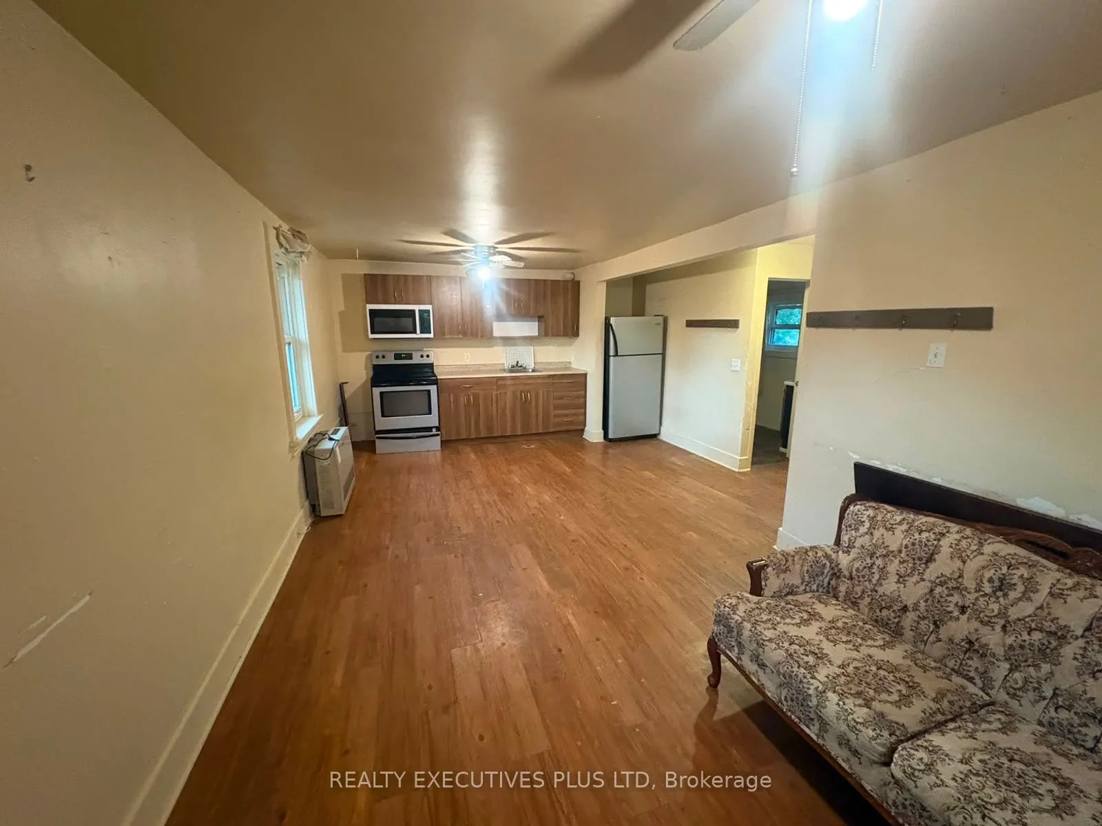 106 Fourth Avenue W