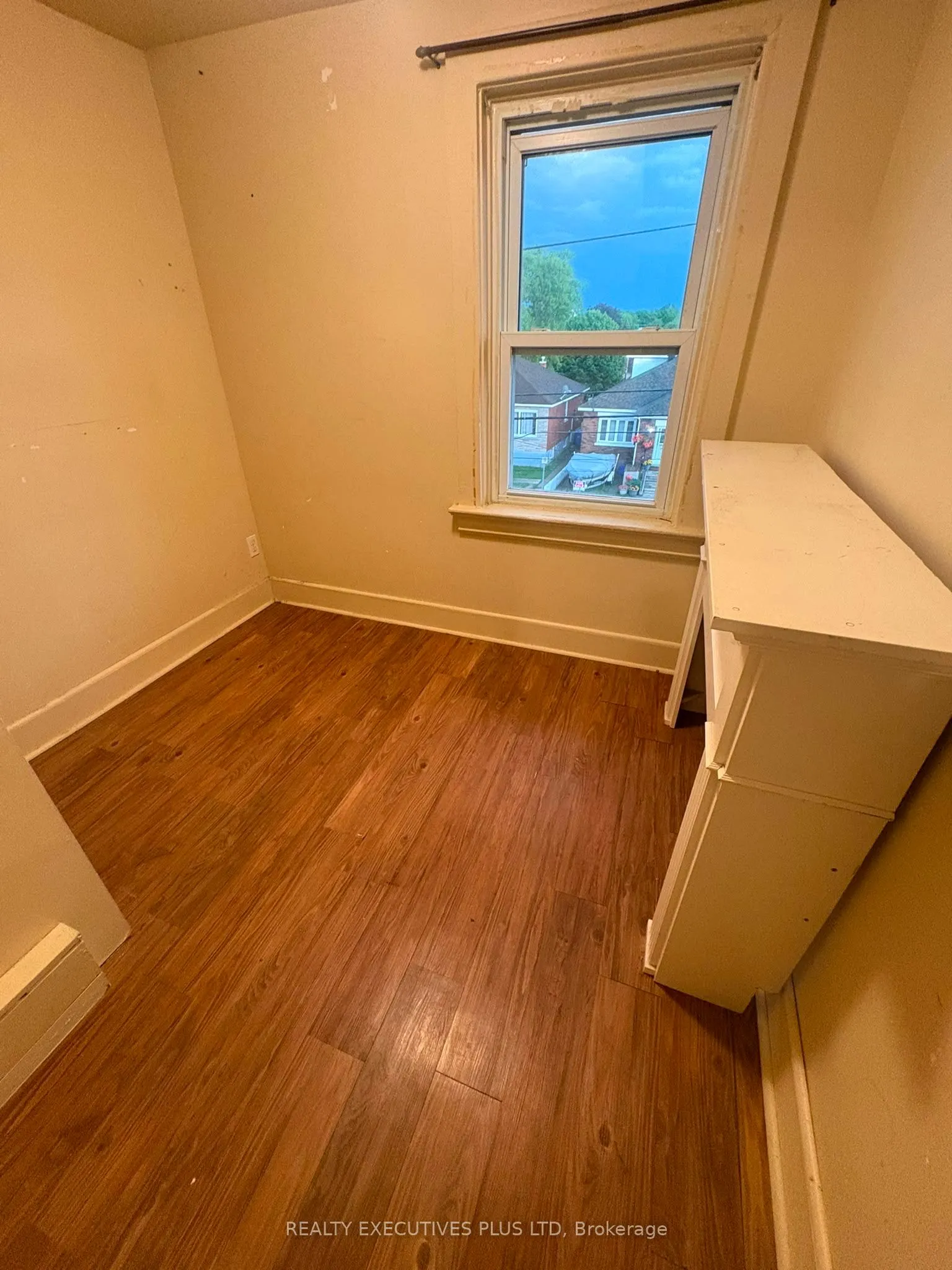 106 Fourth Avenue W
