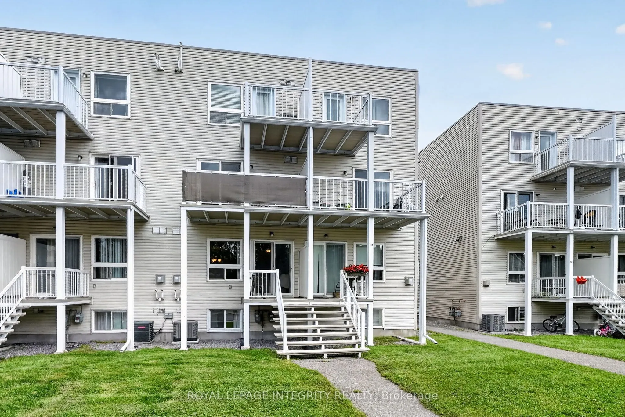 795 Longfields Drive #14