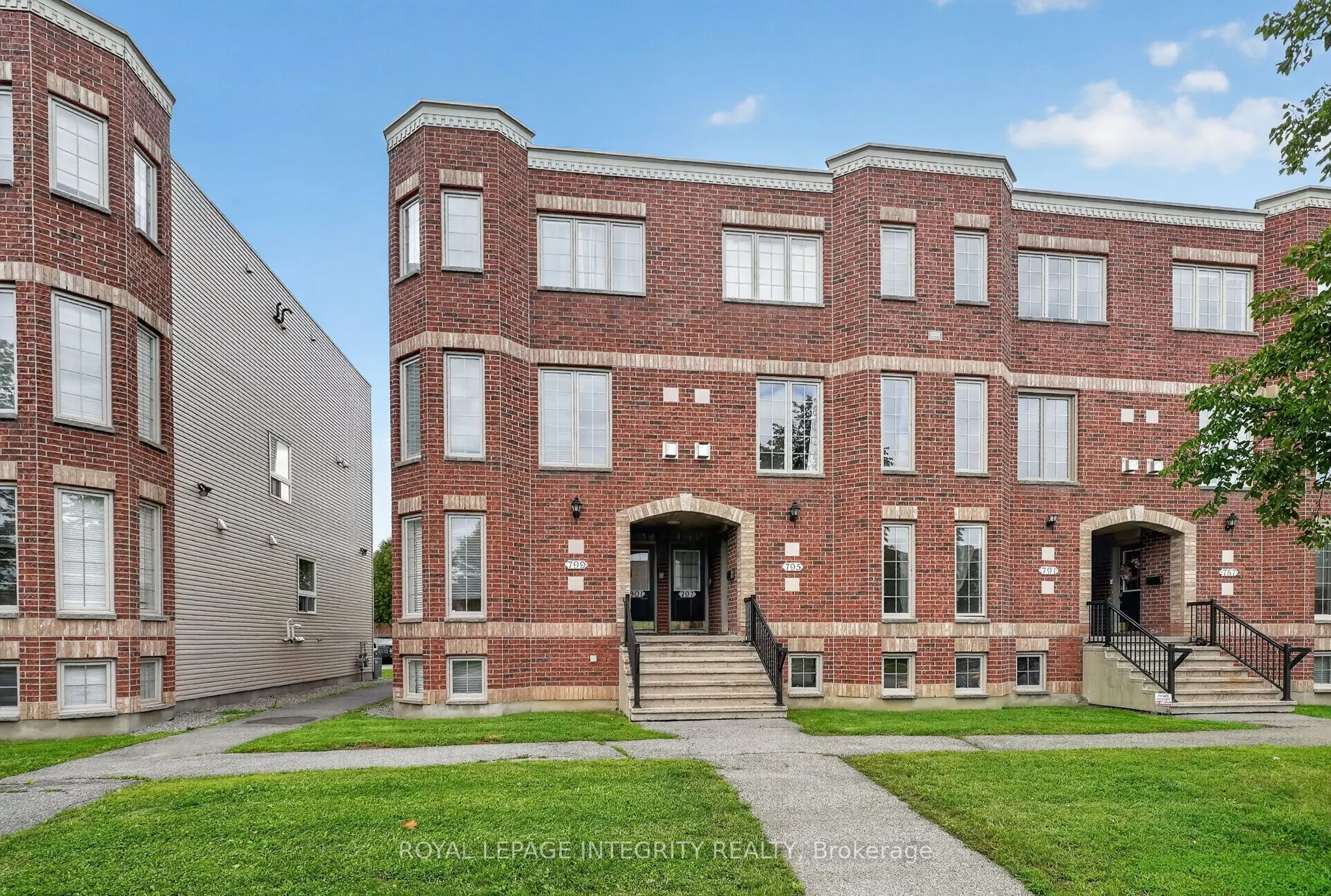795 Longfields Drive #14