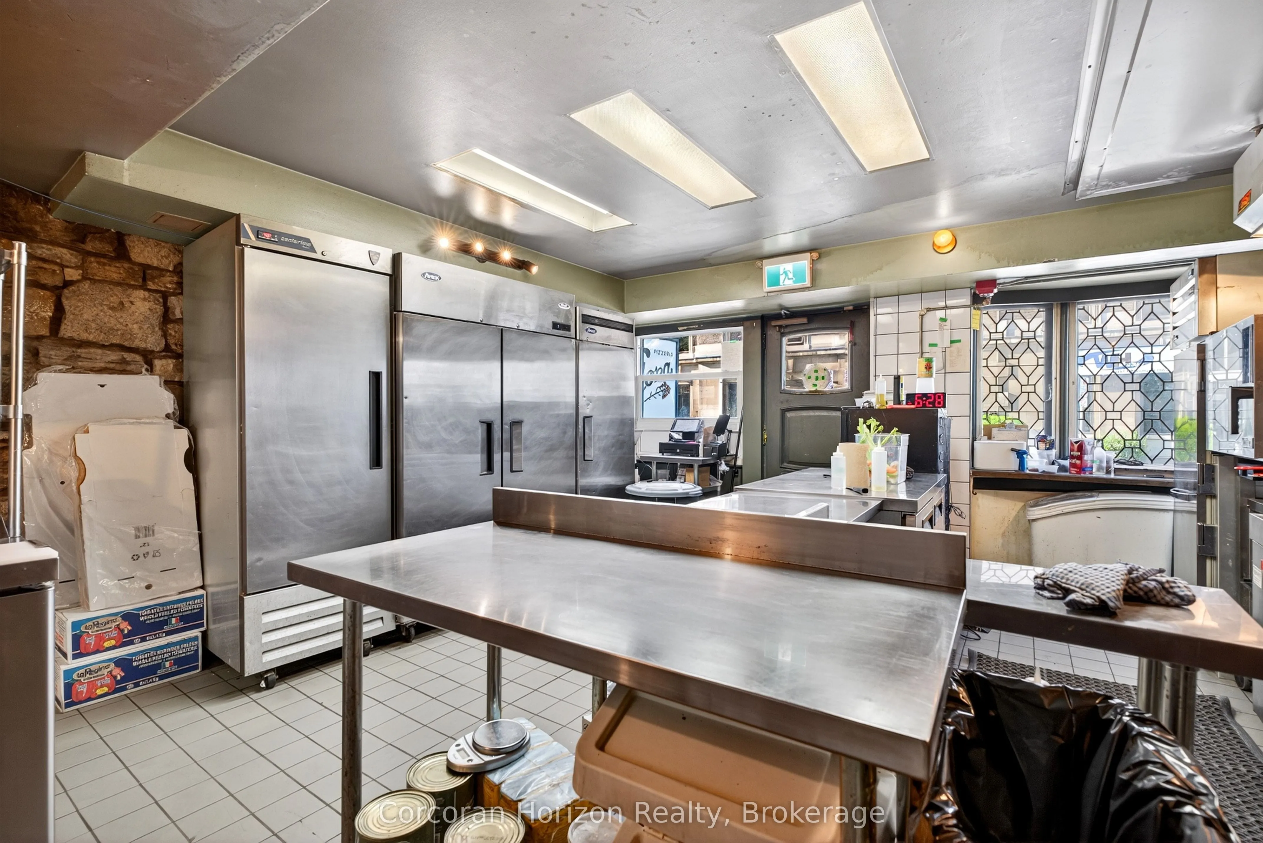 183 James Street S