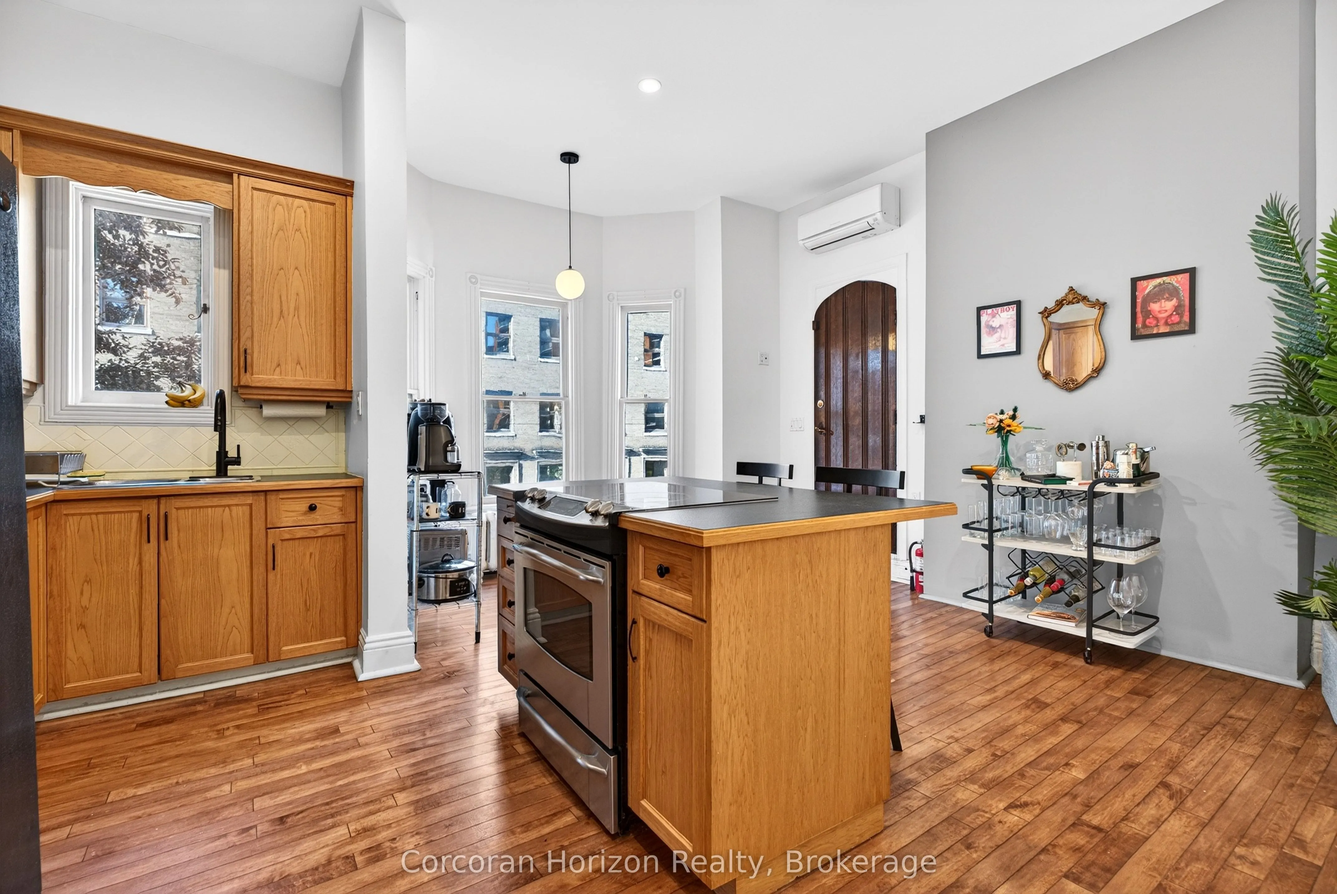 183 James Street S