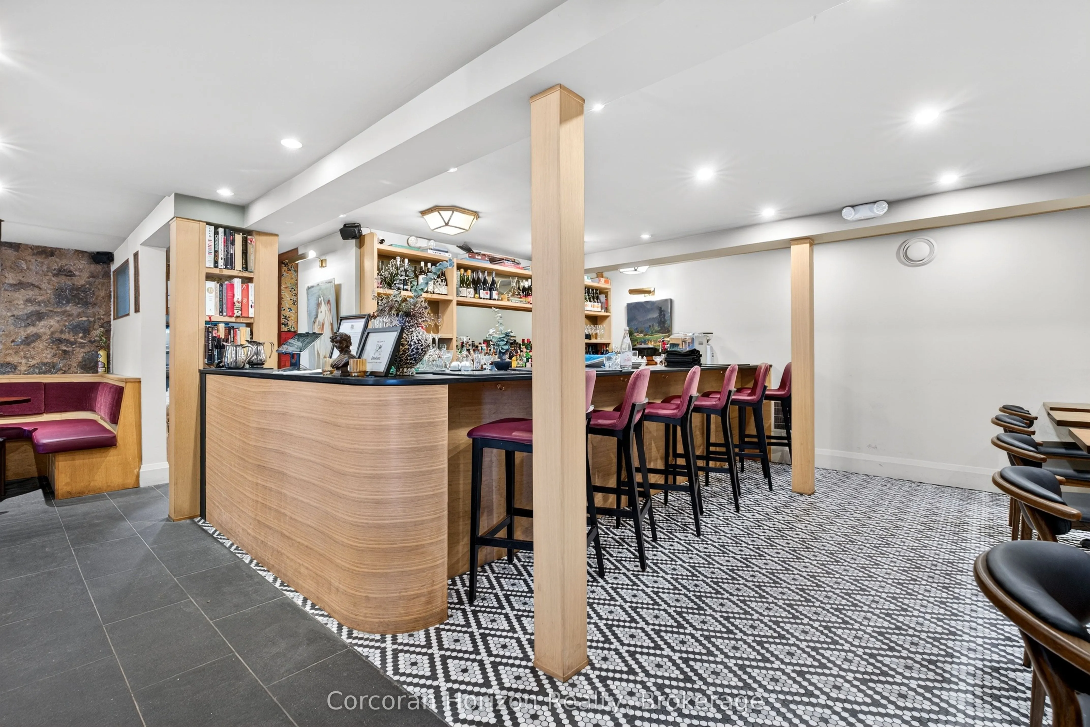 183 James Street S
