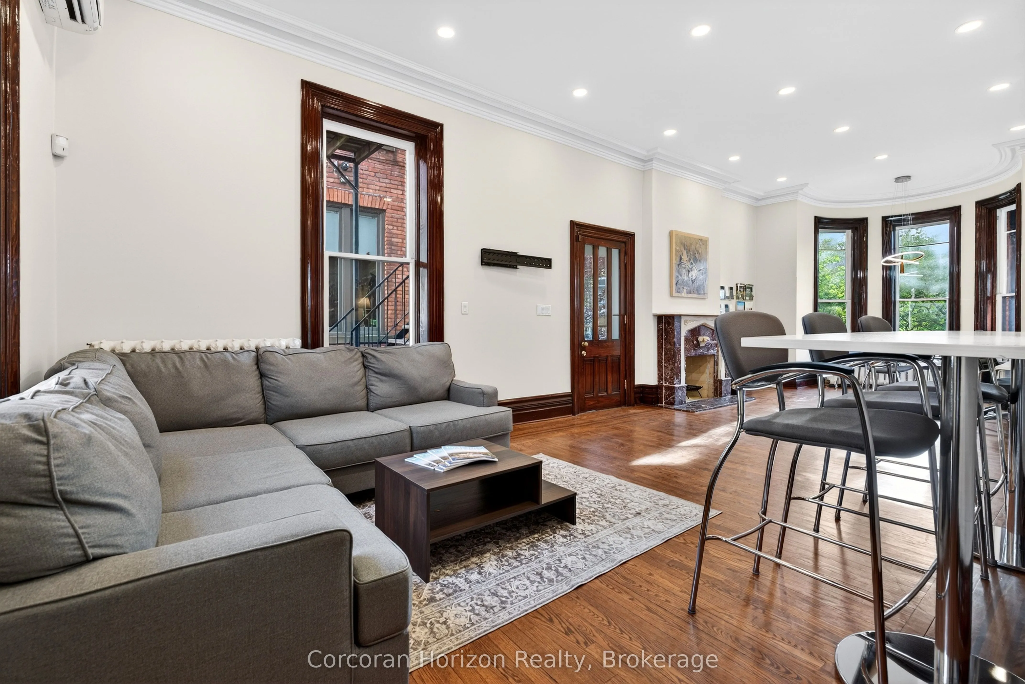 183 James Street S