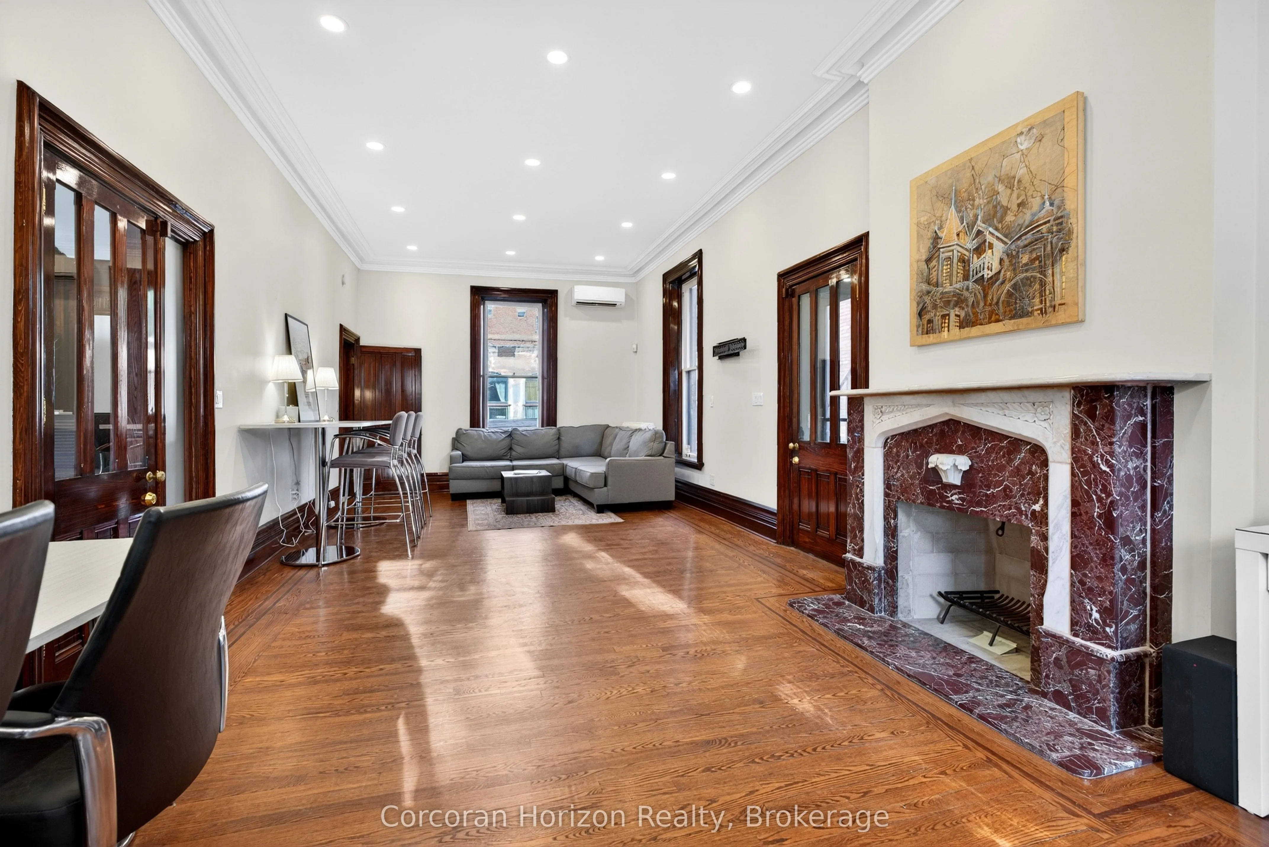 183 James Street S