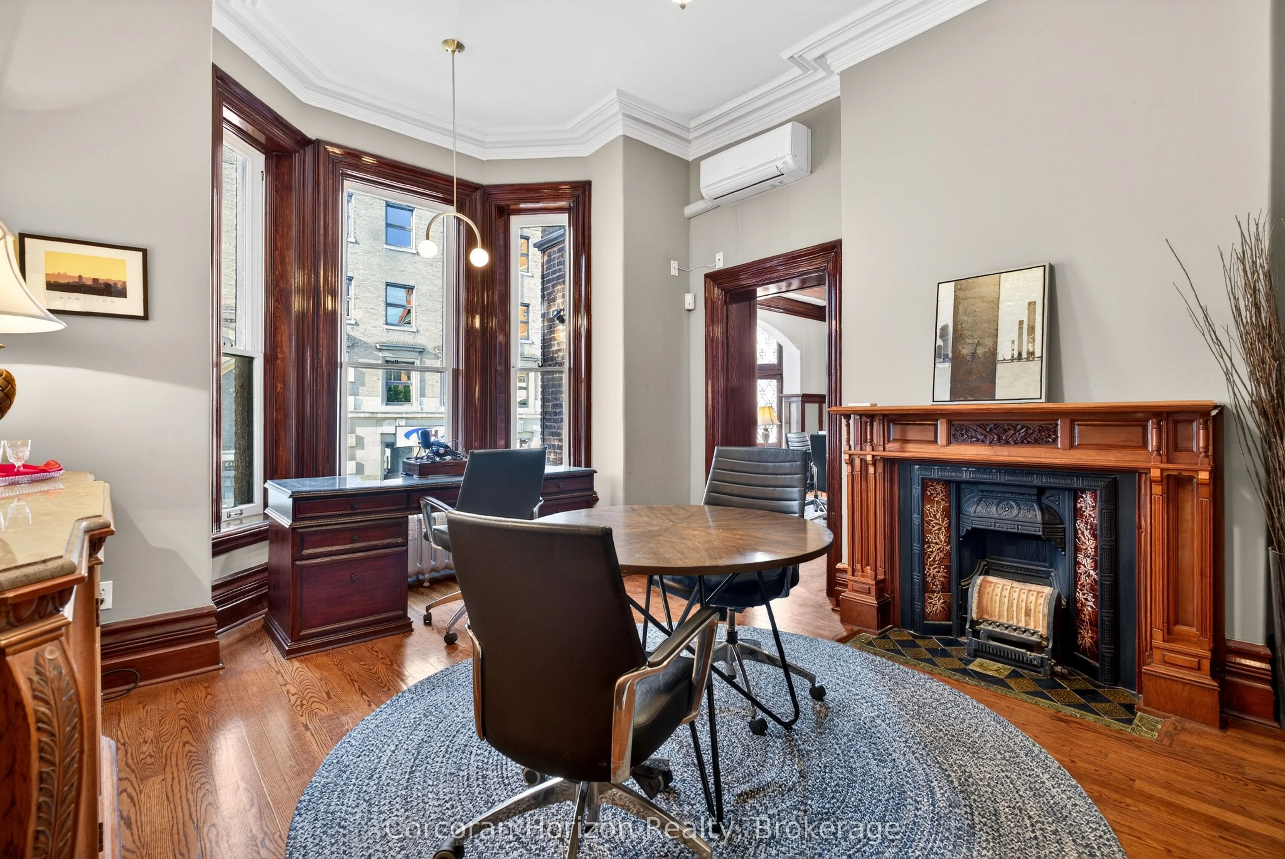 183 James Street S