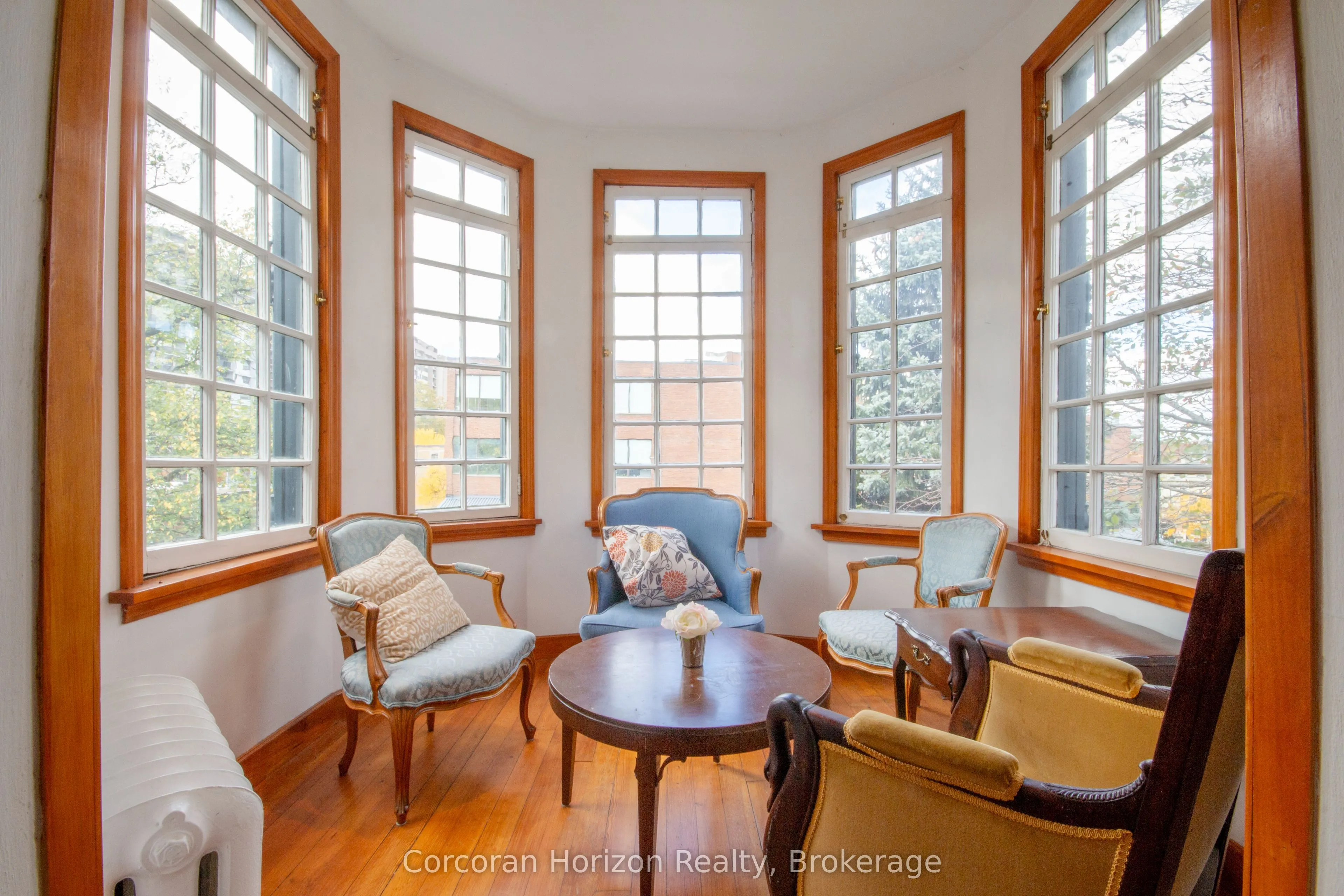 183 James Street S