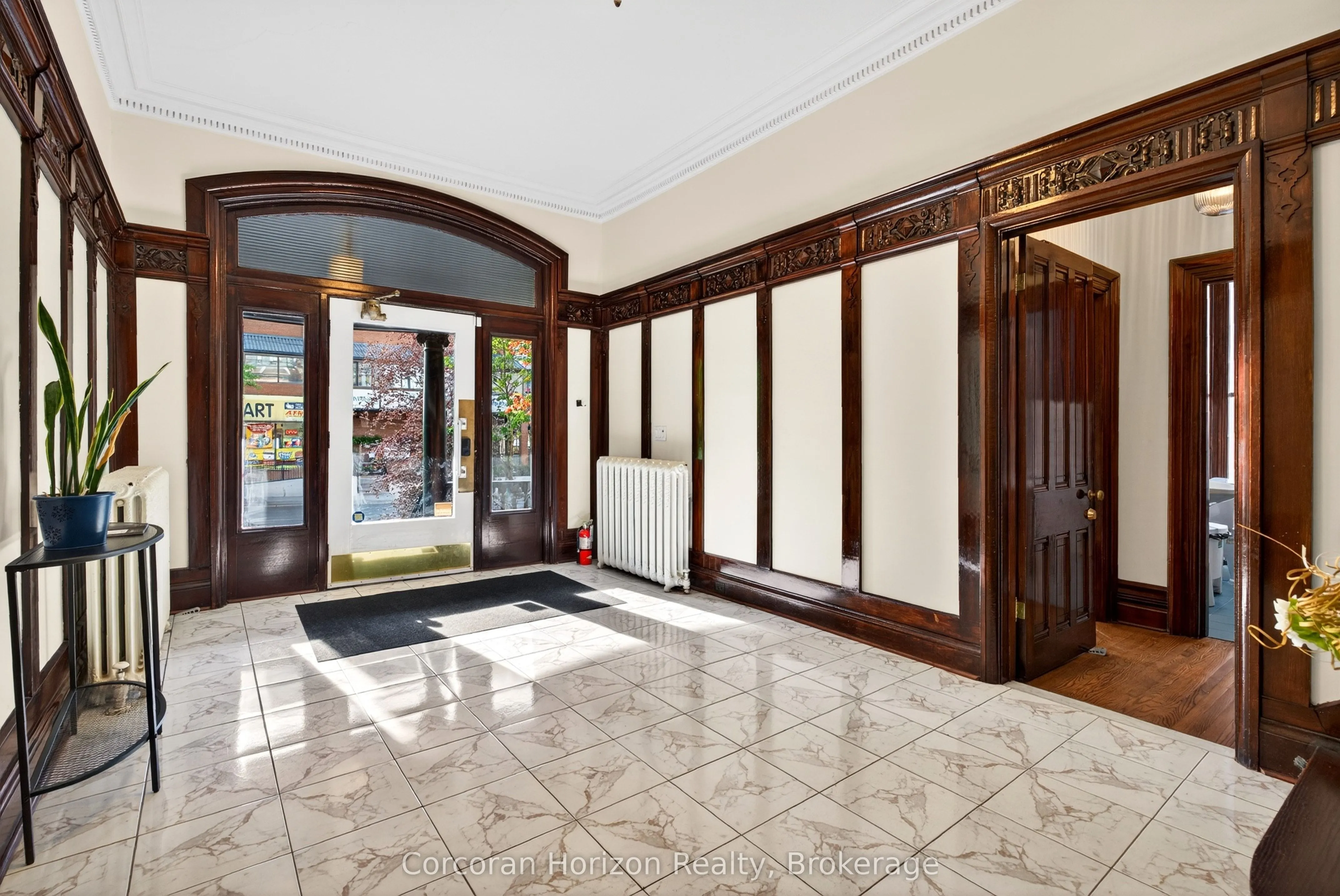 183 James Street S